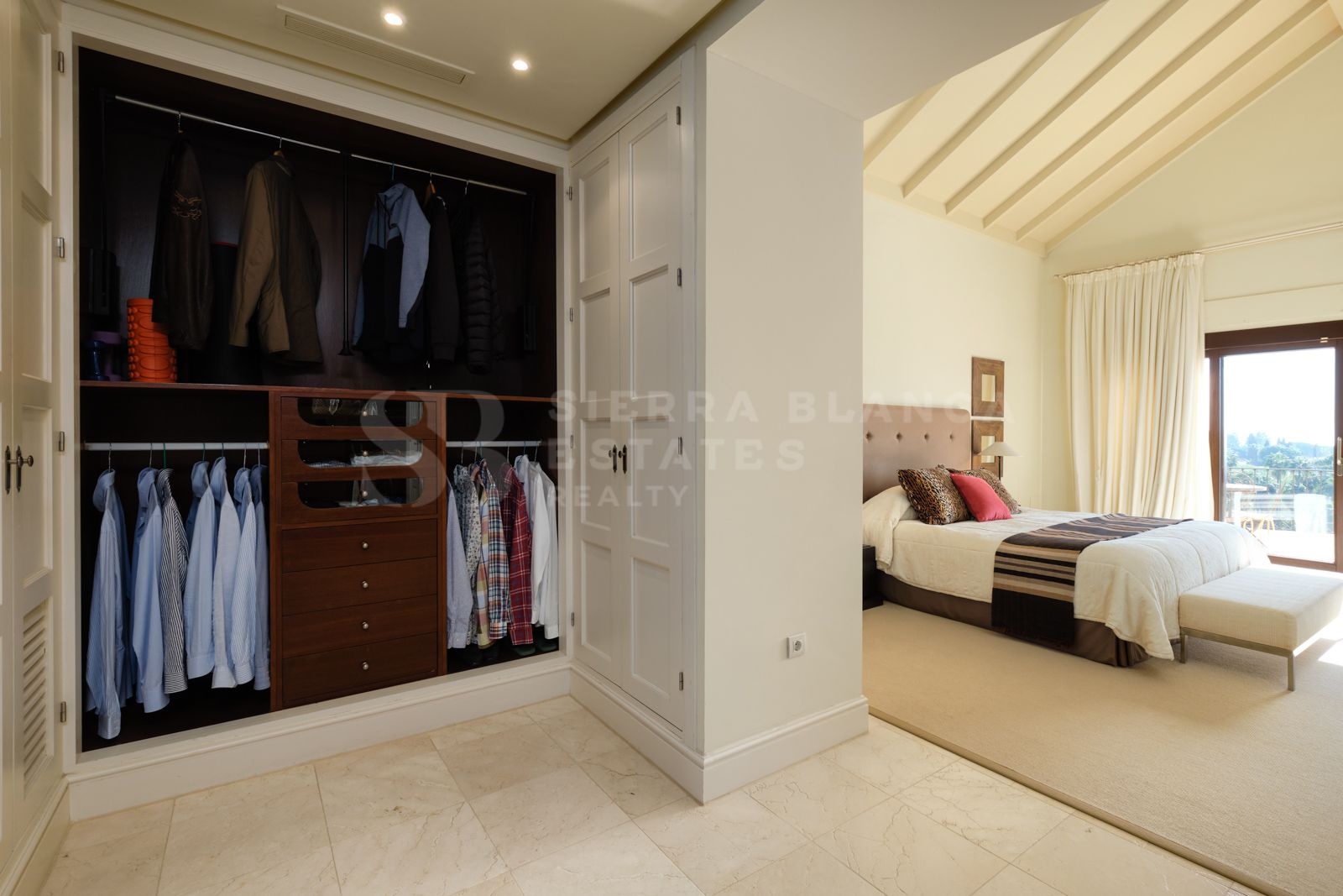 Villa in Wide Plot in Marbella Hill Club