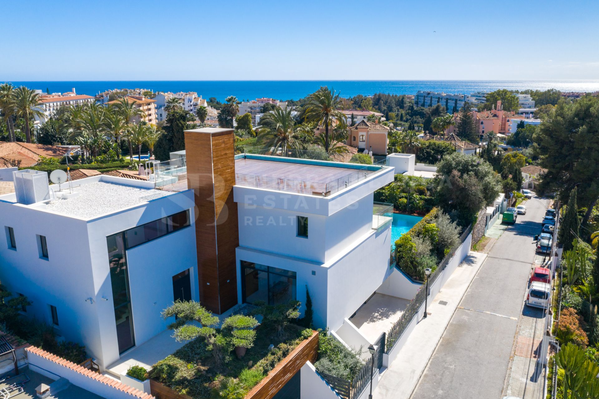 Contemporary Villa a Step Away from Puerto Banus