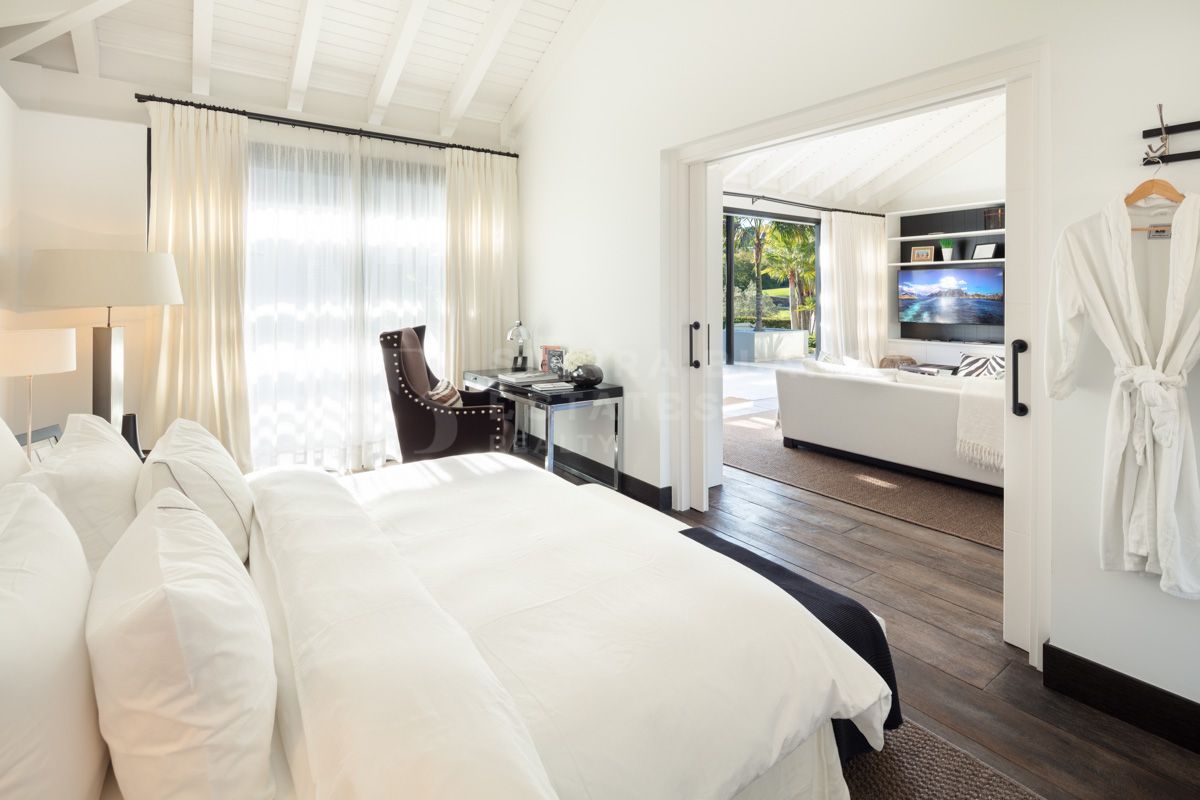 Extraordinary Frontline Golf Villa in Las Brisas, Nueva Andalucía