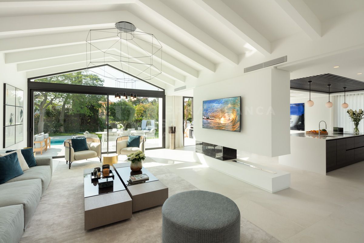 Preciosa Villa Renovada en el Corazón de Nueva Andalucía