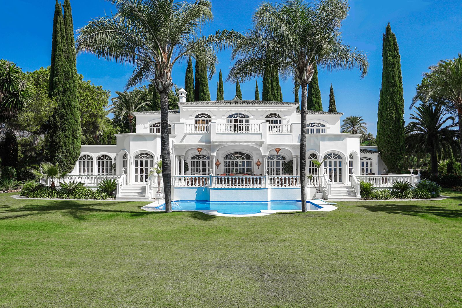 Elegant villa in El Paraíso