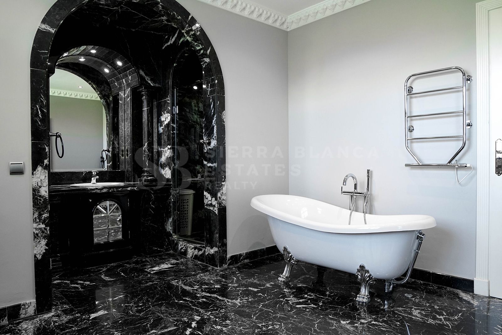 Elegant villa in El Paraíso