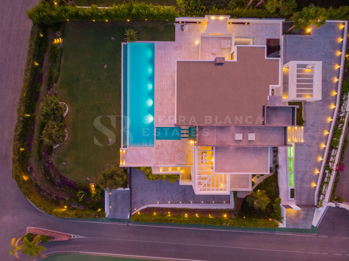Villa contemporaine neuve avec vue sur la mer à Nueva Andalucía