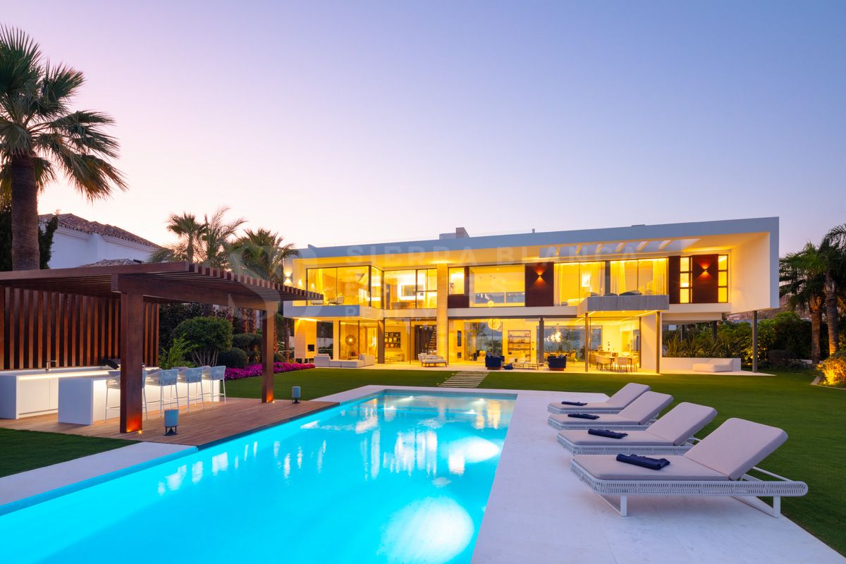 Remarquable villa contemporaine avec vue sur la mer à Nueva Andalucia