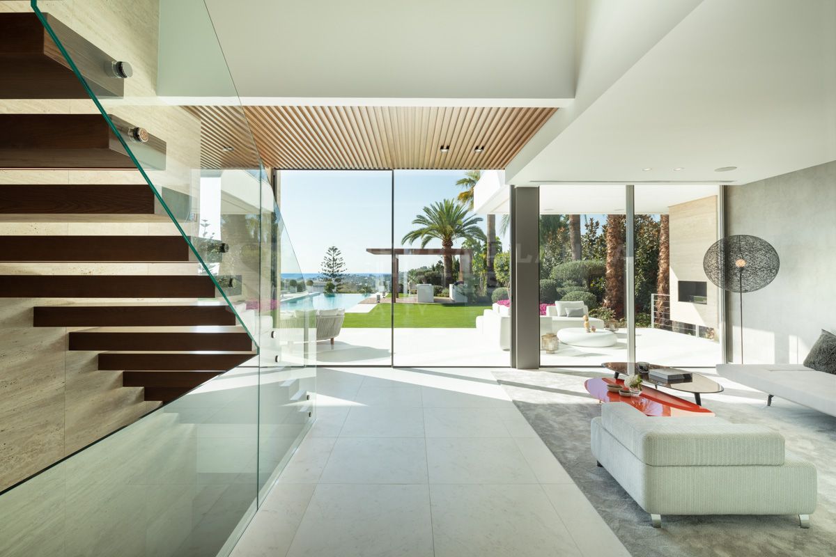 Remarquable villa contemporaine avec vue sur la mer à Nueva Andalucia
