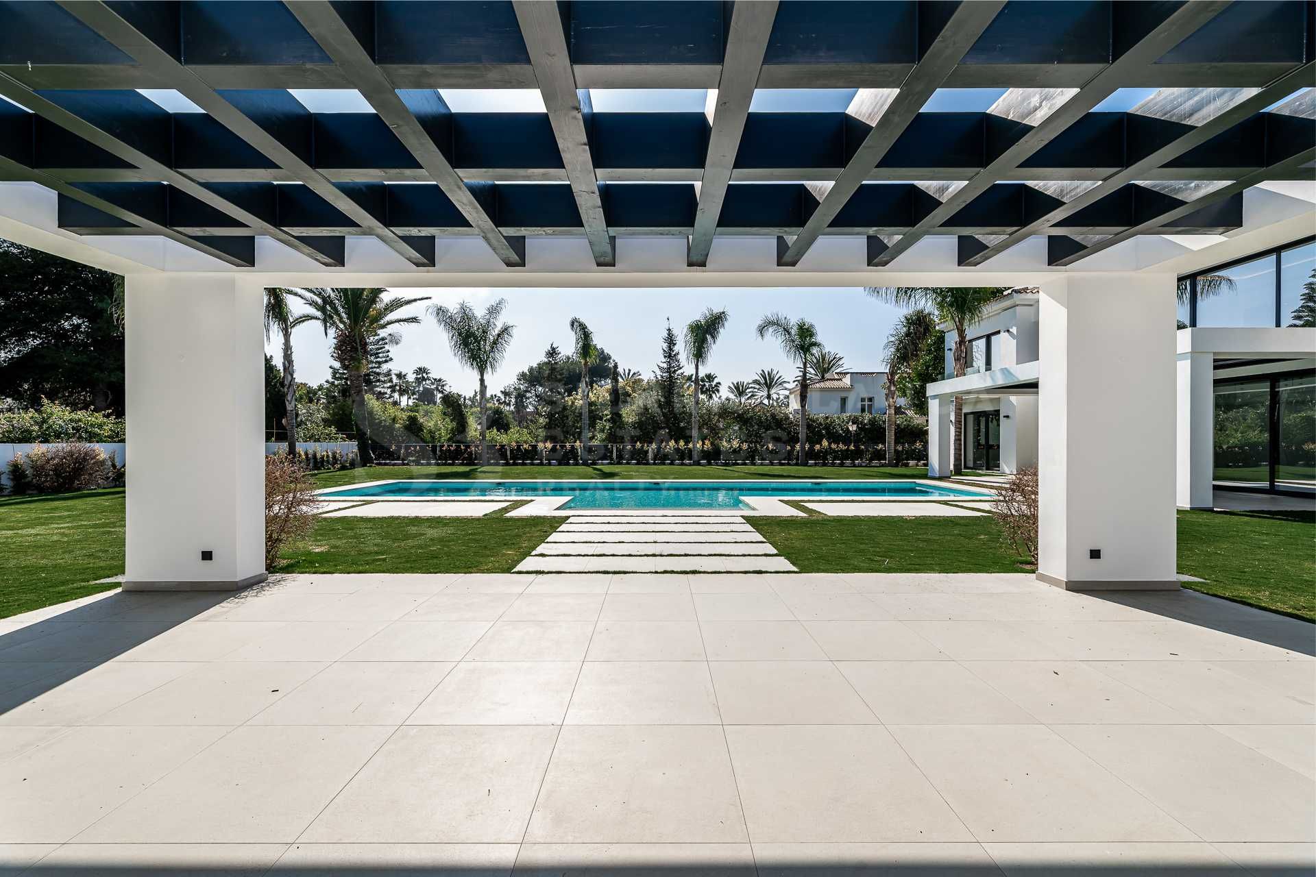 Moderna Villa a Estrenar en Casasola