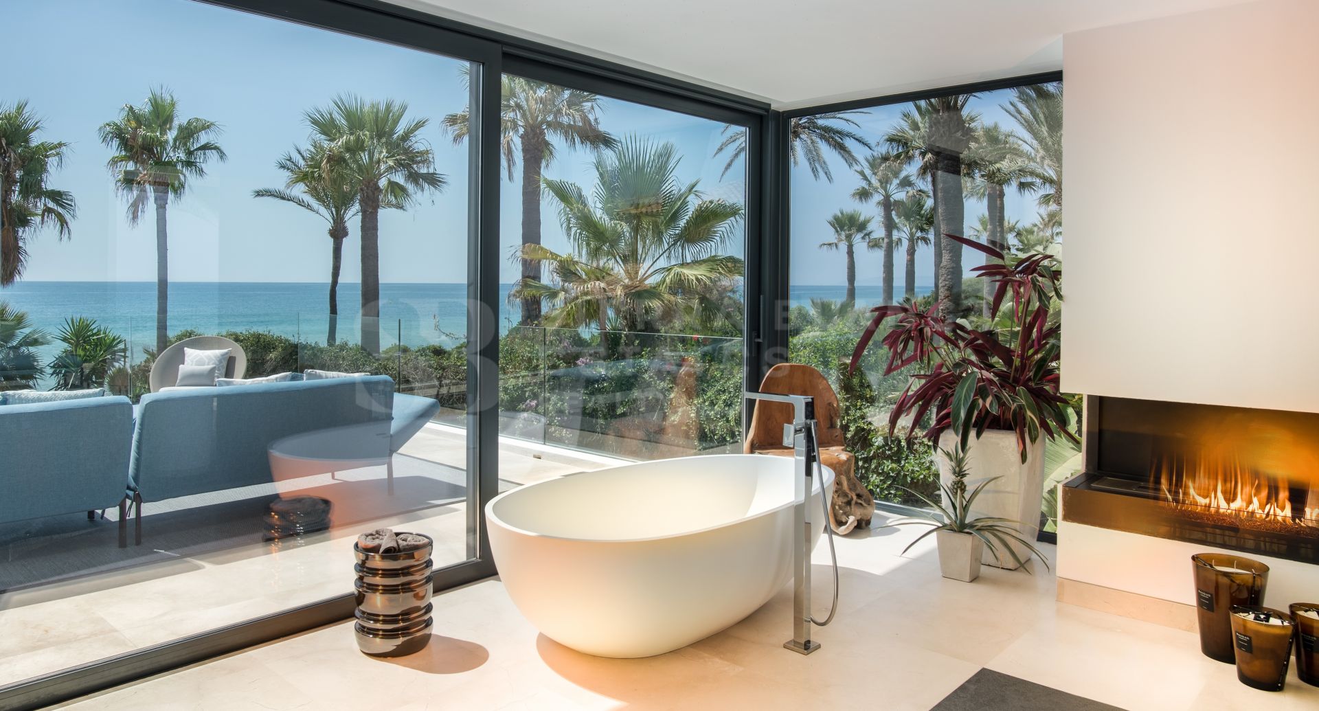 Villa de diseño frente al mar en la Nueva Milla de Oro