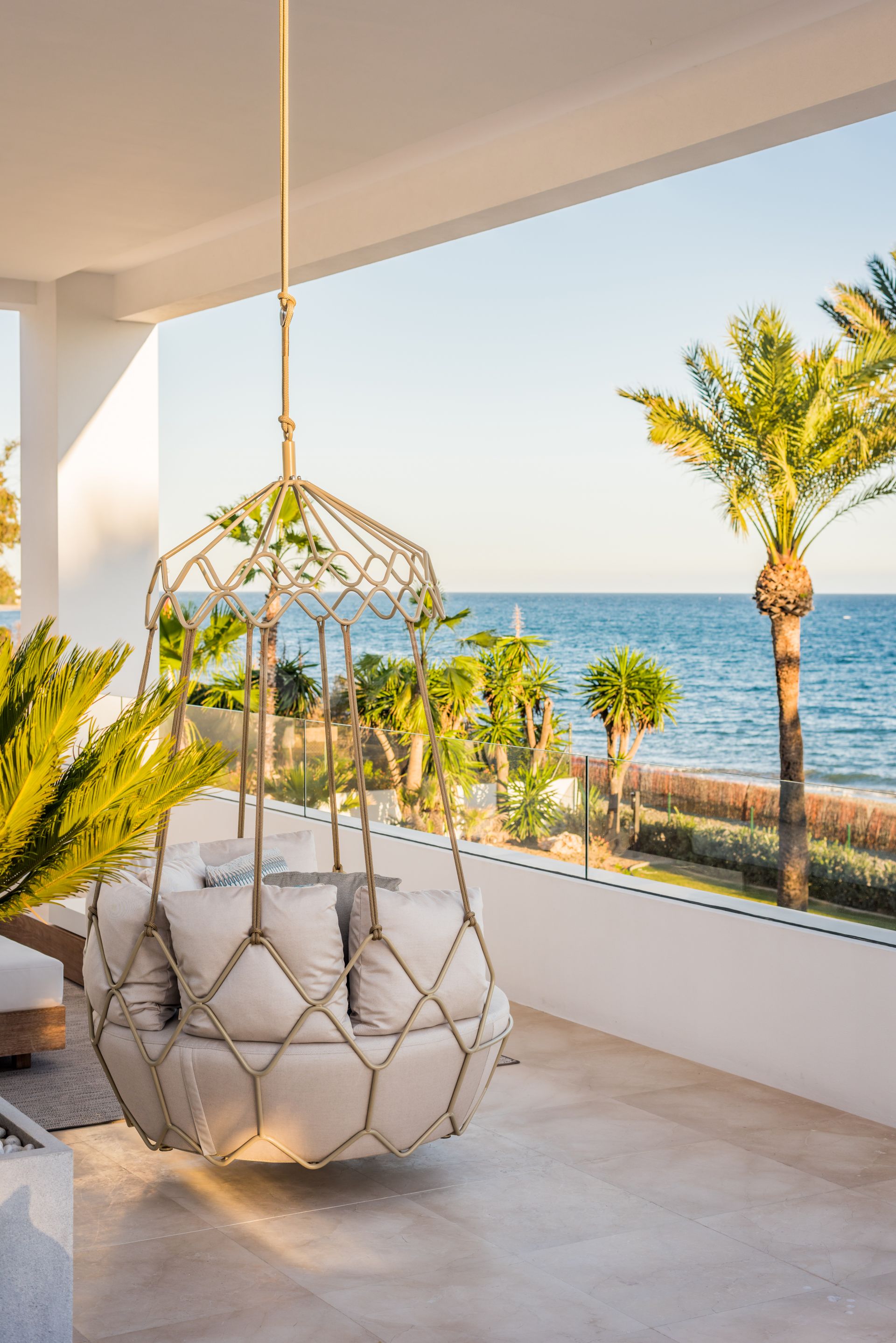 Villa de diseño frente al mar en la Nueva Milla de Oro