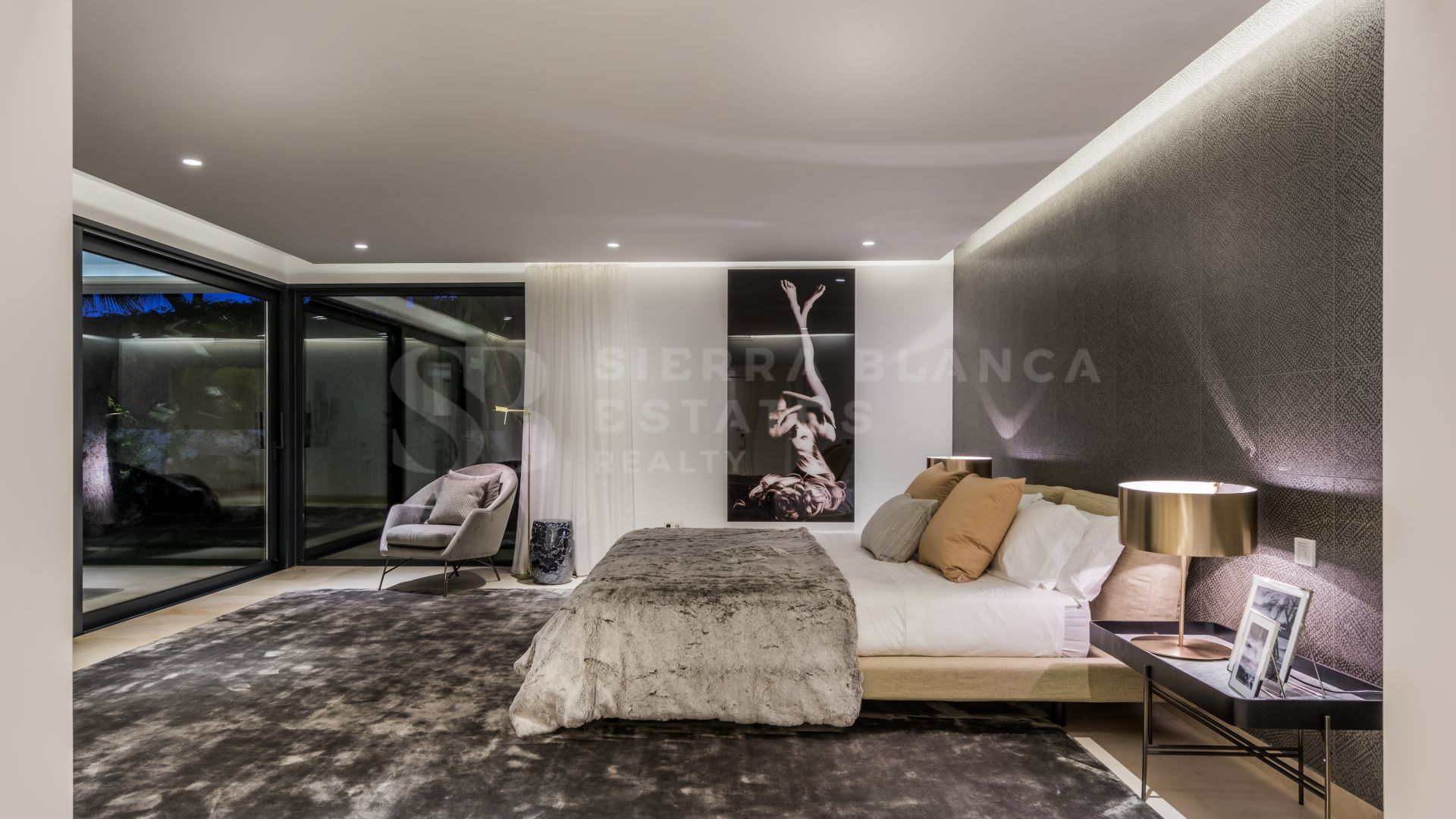 Villa de diseño frente al mar en la Nueva Milla de Oro