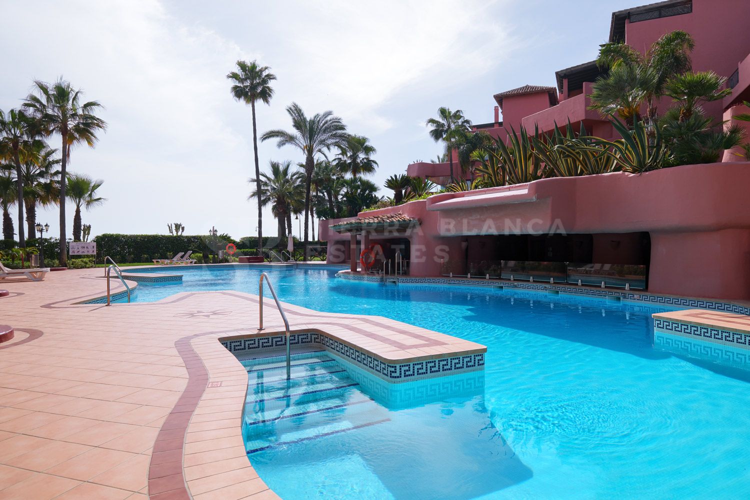 Moderno Apartamento en Planta Baja en Menara Beach
