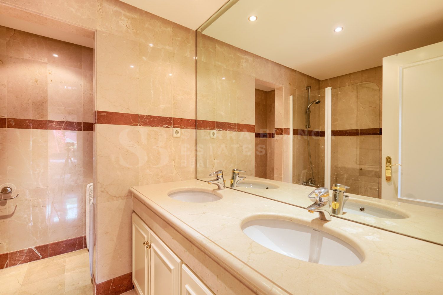 Moderno Apartamento en Planta Baja en Menara Beach