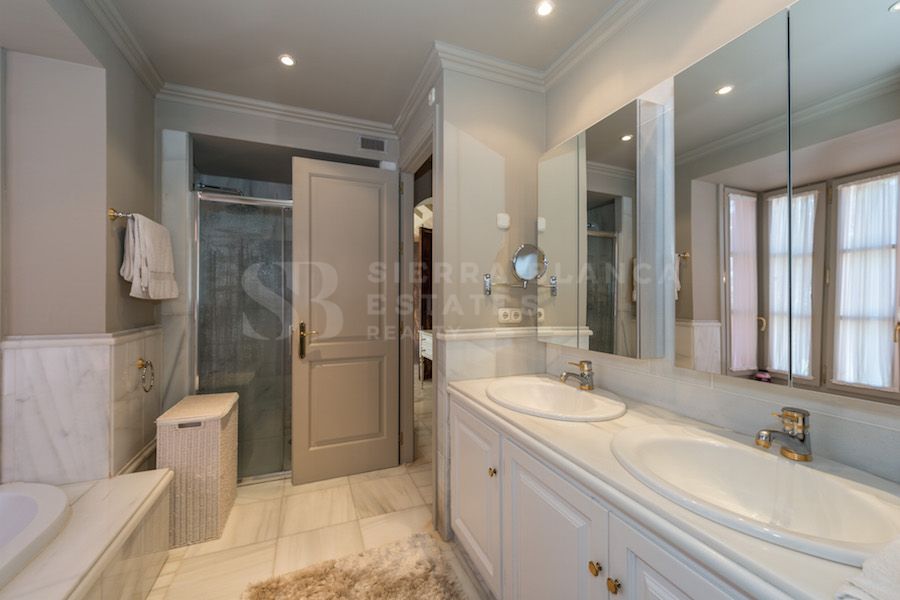 Charming Villa on a Large Plot in Hacienda Las Chapas