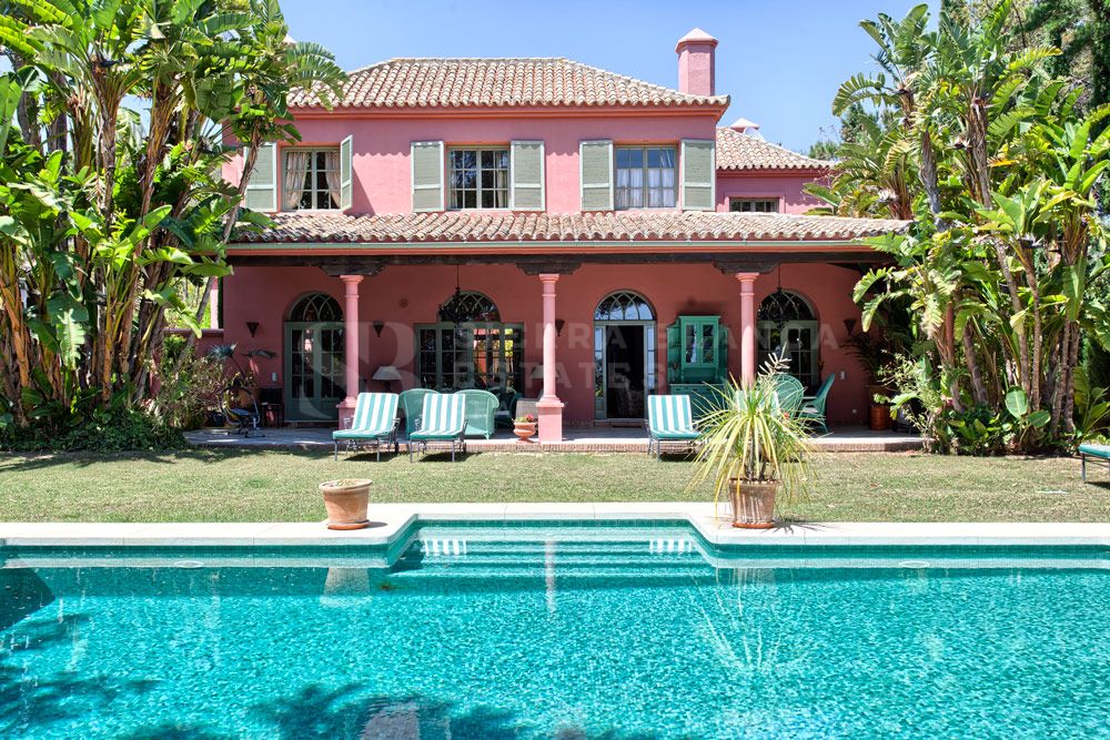 Charming Villa on a Large Plot in Hacienda Las Chapas