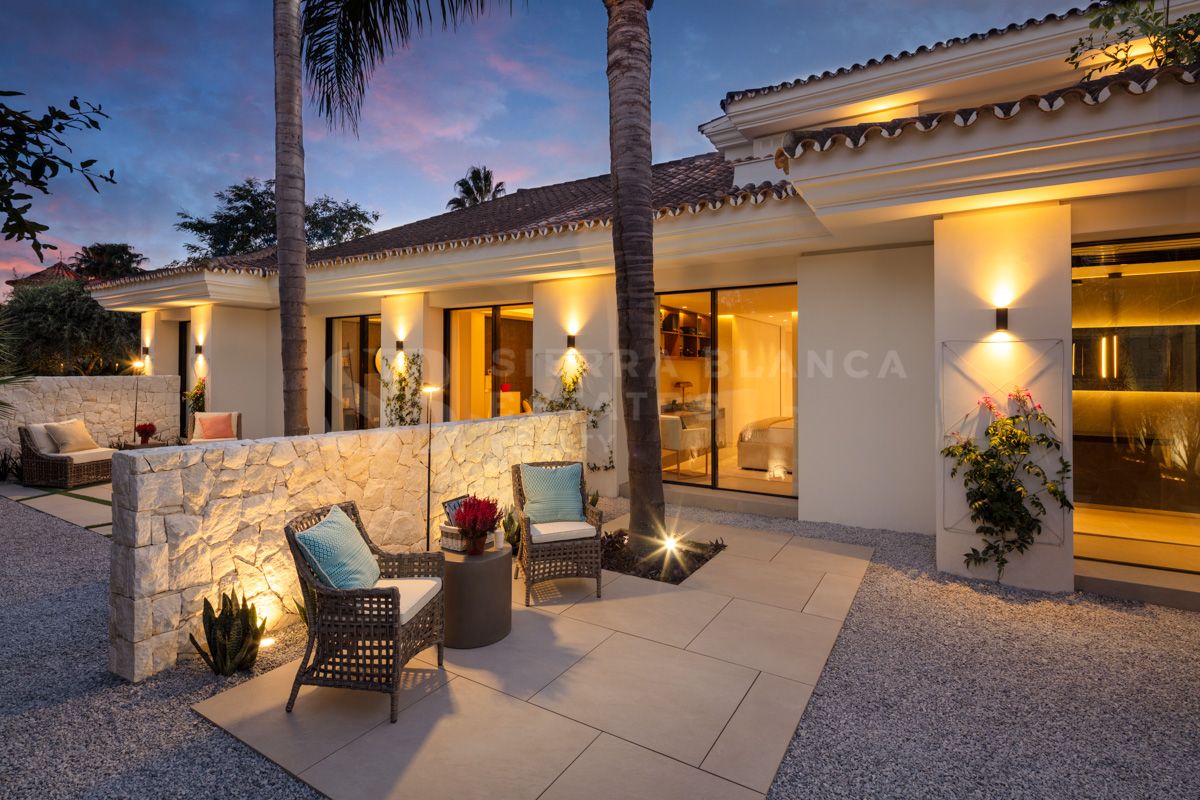 Stylish Frontline Golf Villa in Las Brisas Golf