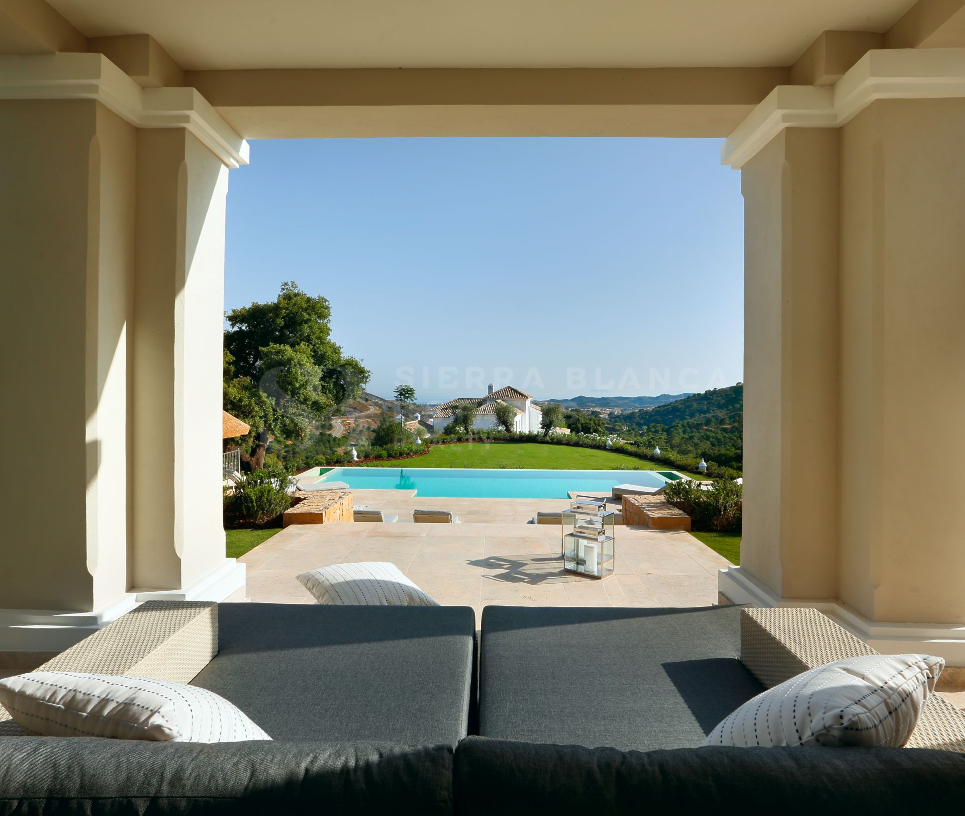 Impresionante villa en primera línea de golf en Marbella Club Golf Resort