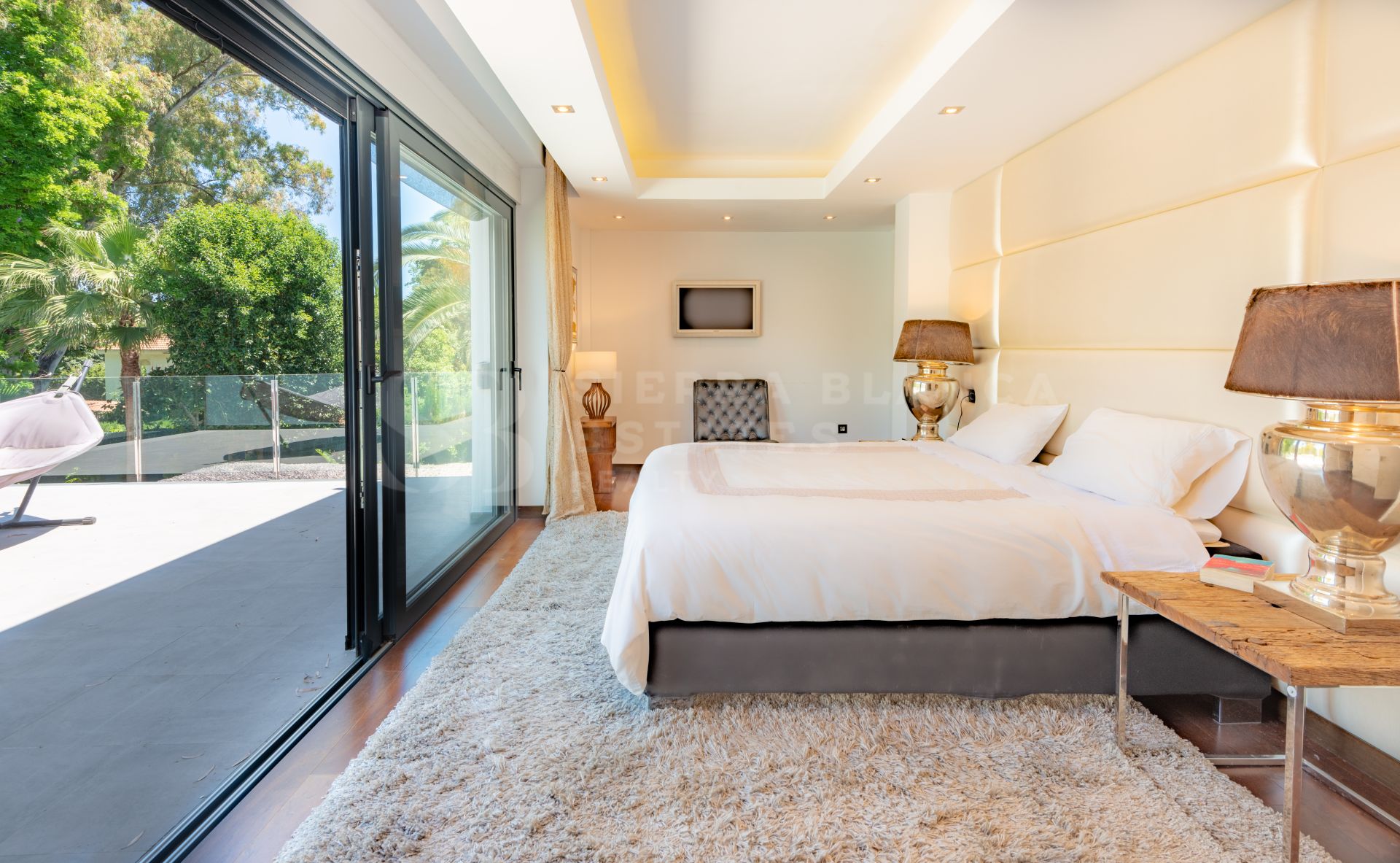 Gorgeous Modern Villa in Nueva Andalucia Golf Valley