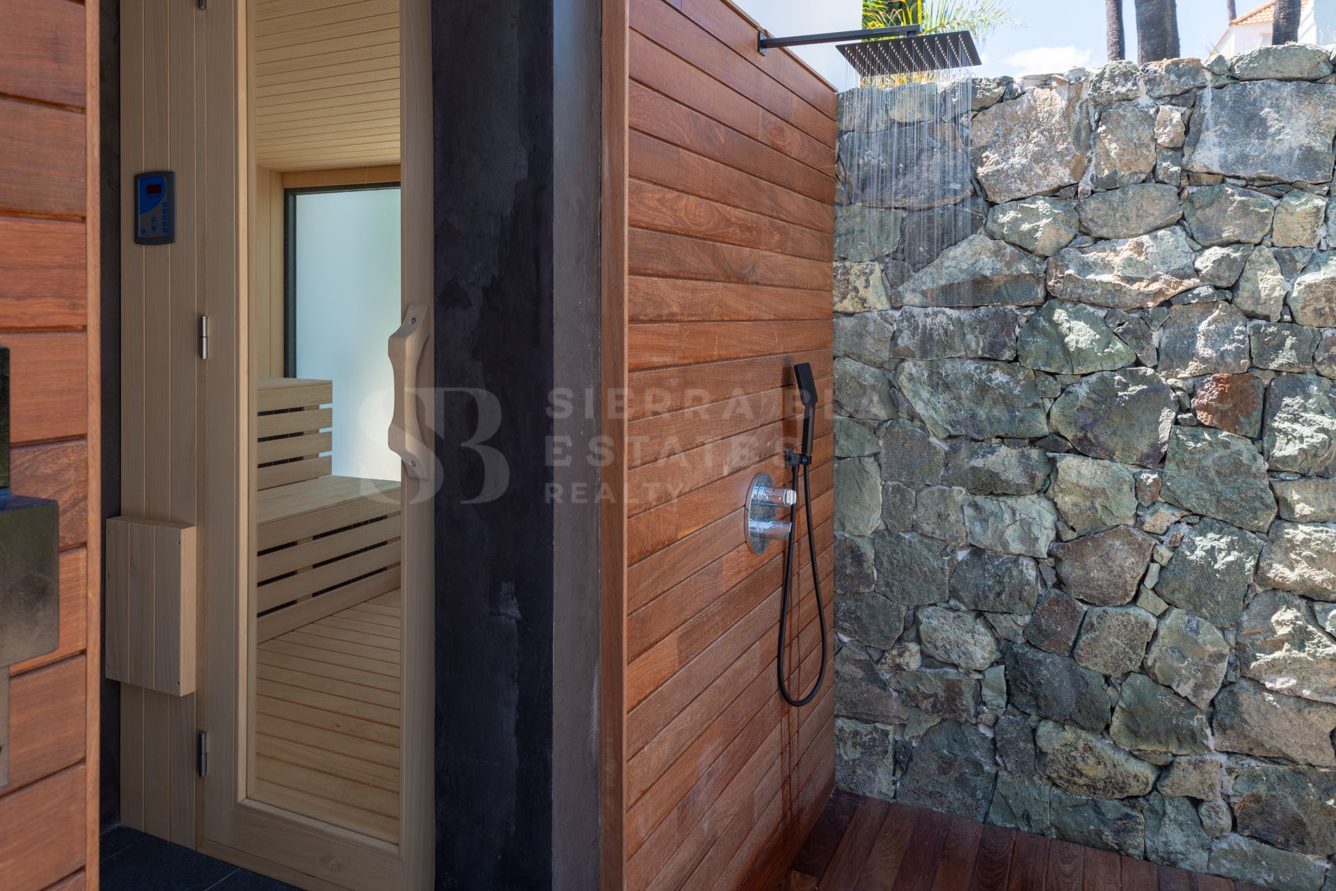 Gorgeous Modern Villa in Nueva Andalucia Golf Valley
