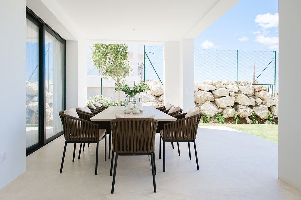 Modern Villa in the Heart of Nueva Andalucia Golf Valley