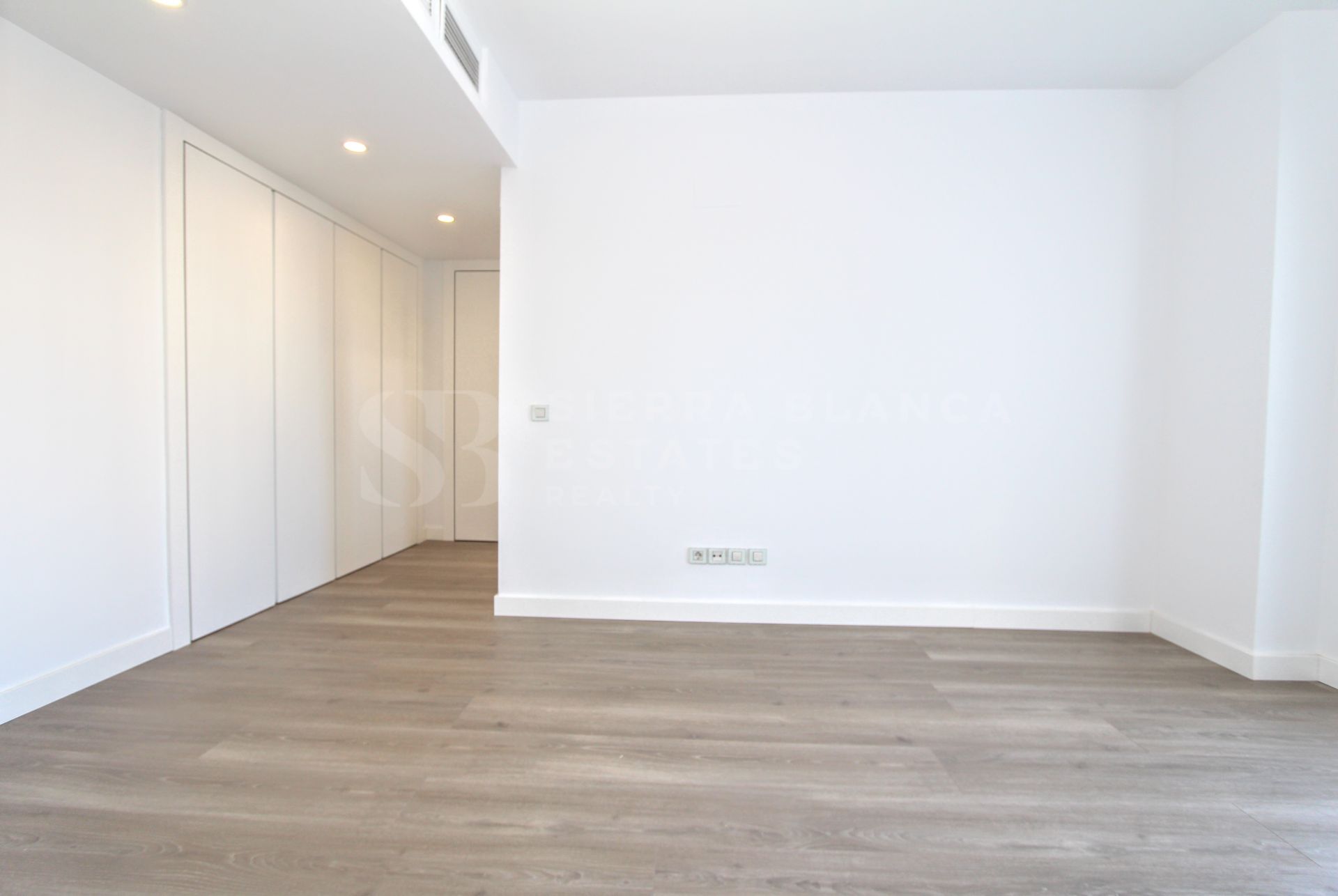 Fully renovated beachfront apartment in San Pedro