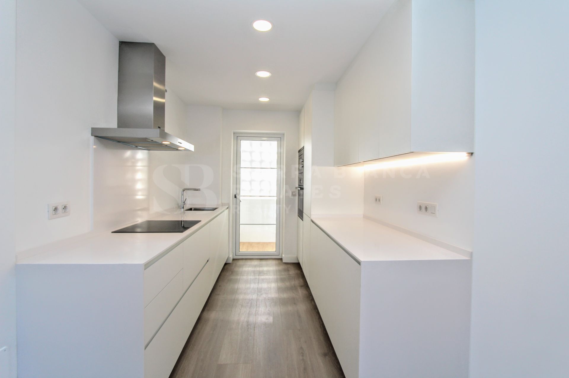 Fully renovated beachfront apartment in San Pedro