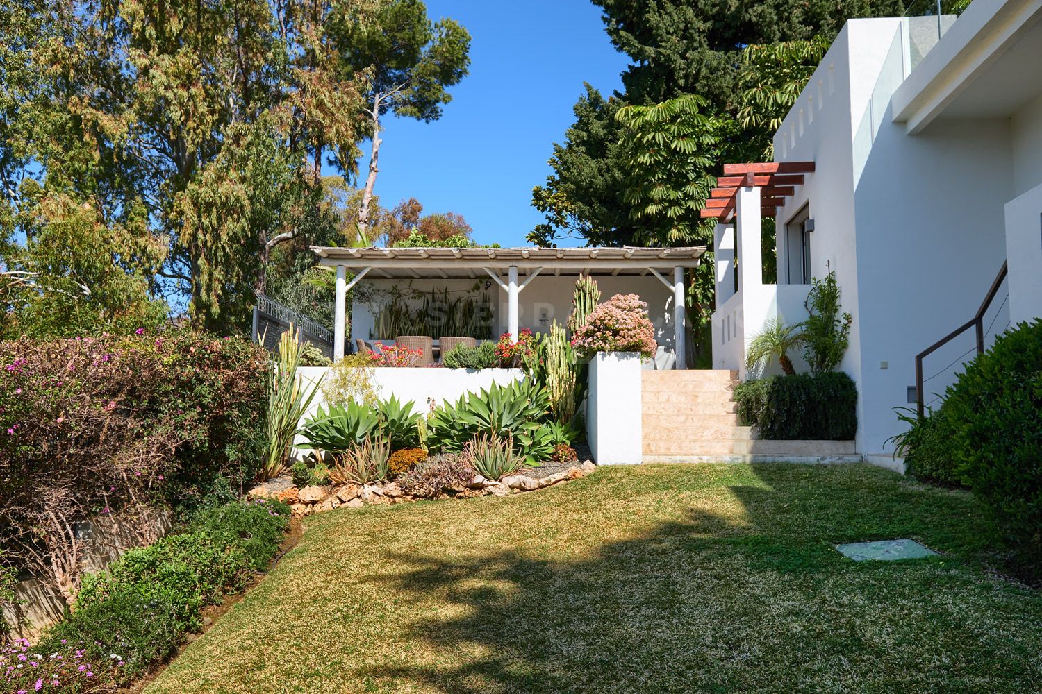 Encantadora villa moderna en Lomas de Nueva Andalucia