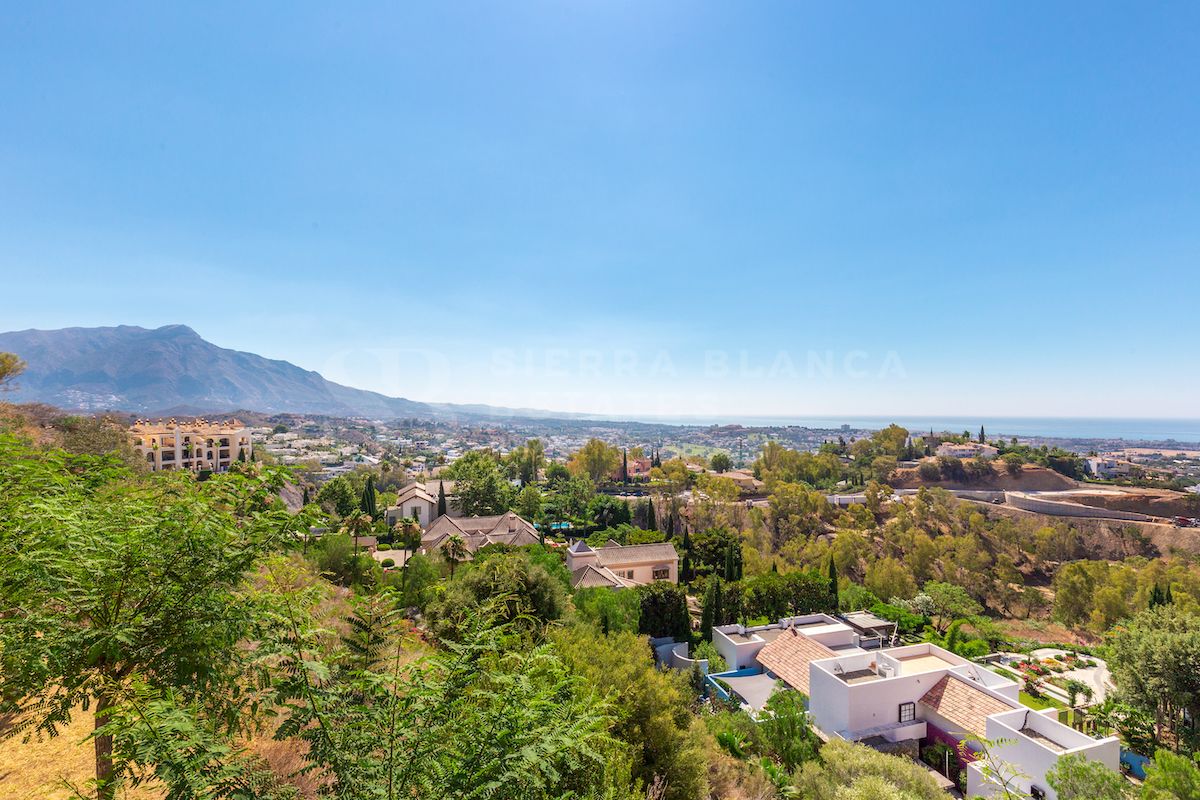 Fantastic Apartment with Panoramic Views in Monte Halcones