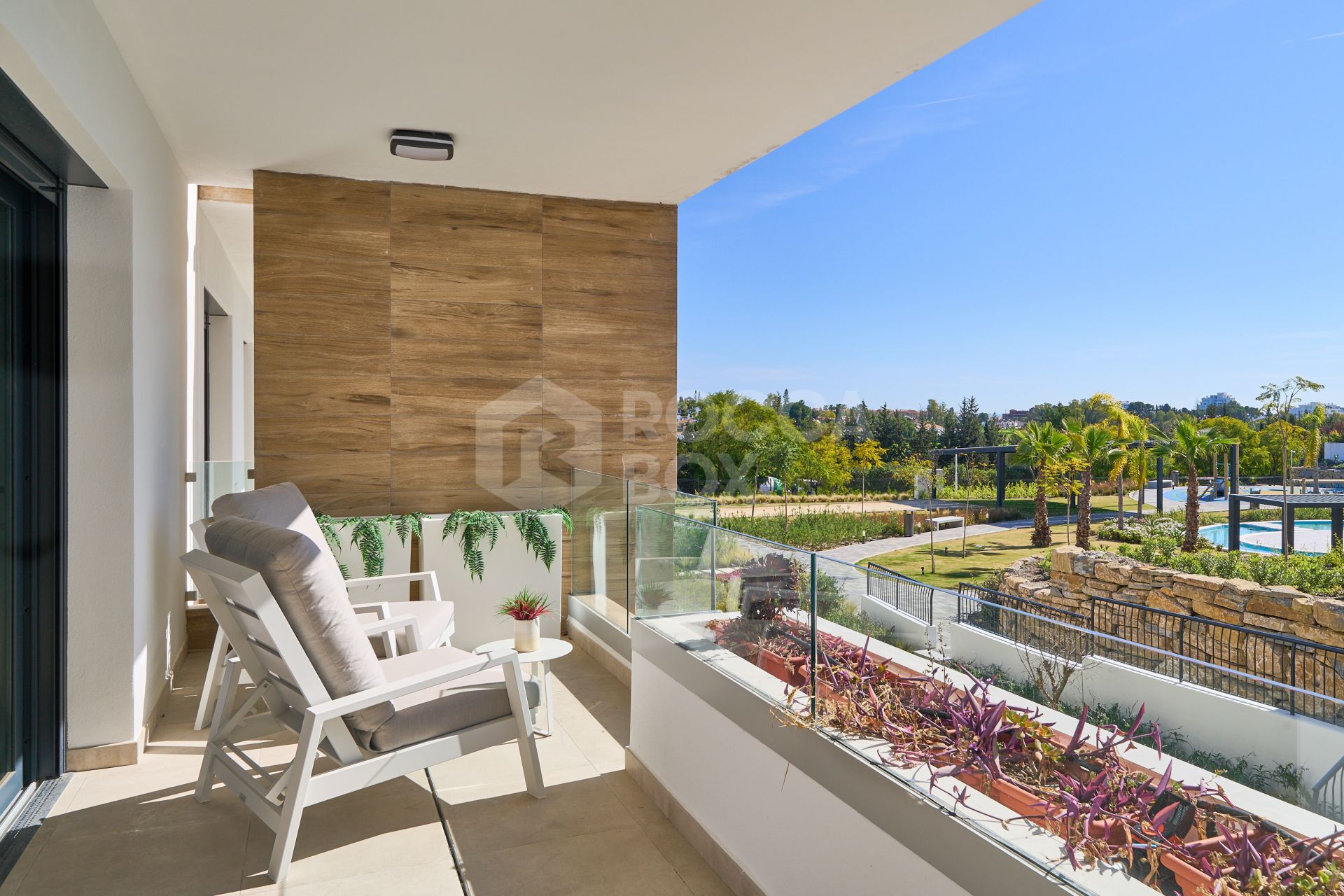 New project in a privileged location right next to Marbella - Fully Furnished - 2 Garage Spaces
