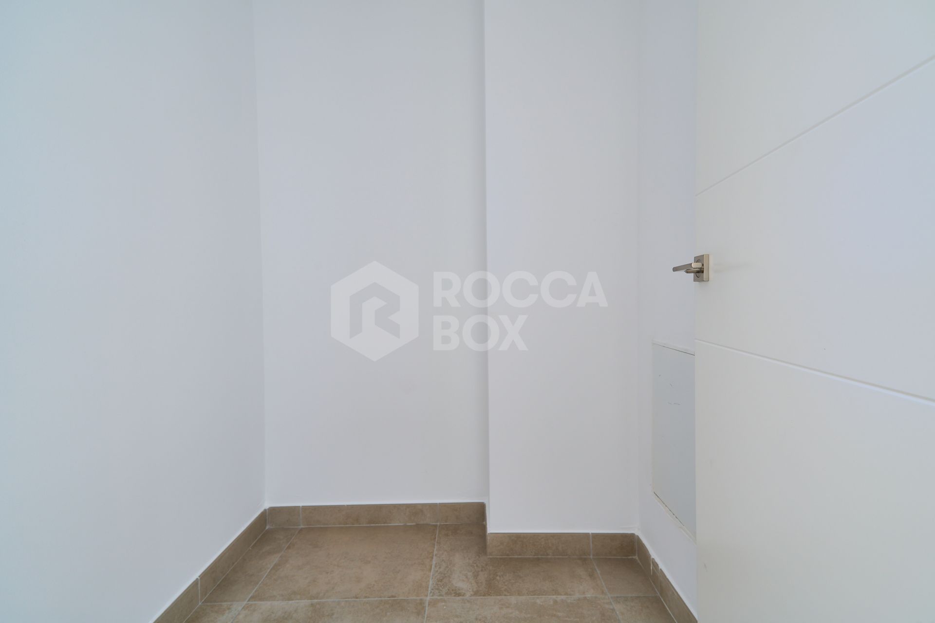 New project in a privileged location right next to Marbella - Fully Furnished - 2 Garage Spaces