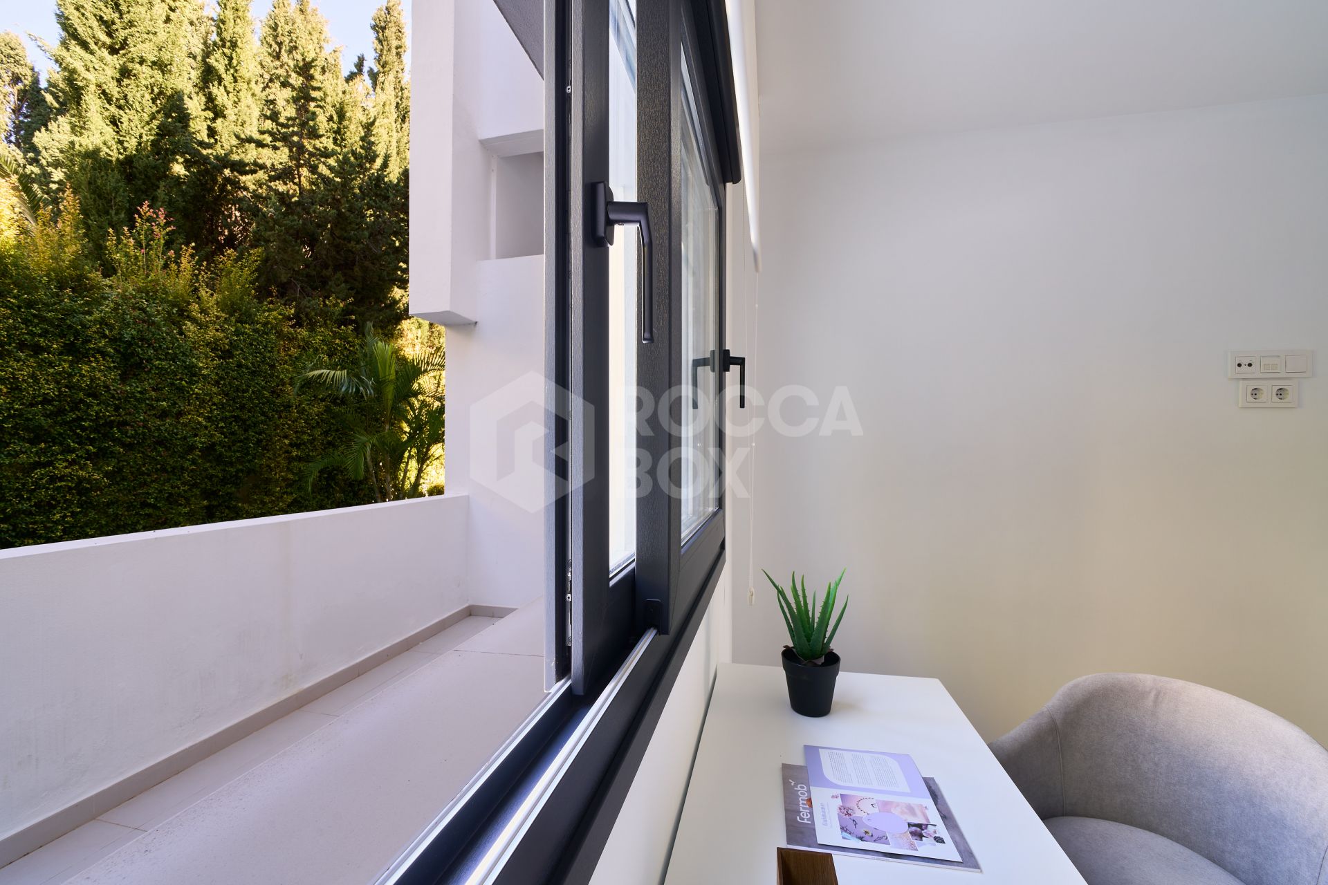 Key Ready - Last Unit - Fully furnished ground Floor in the New Golden Mile - UFH + South Orientation