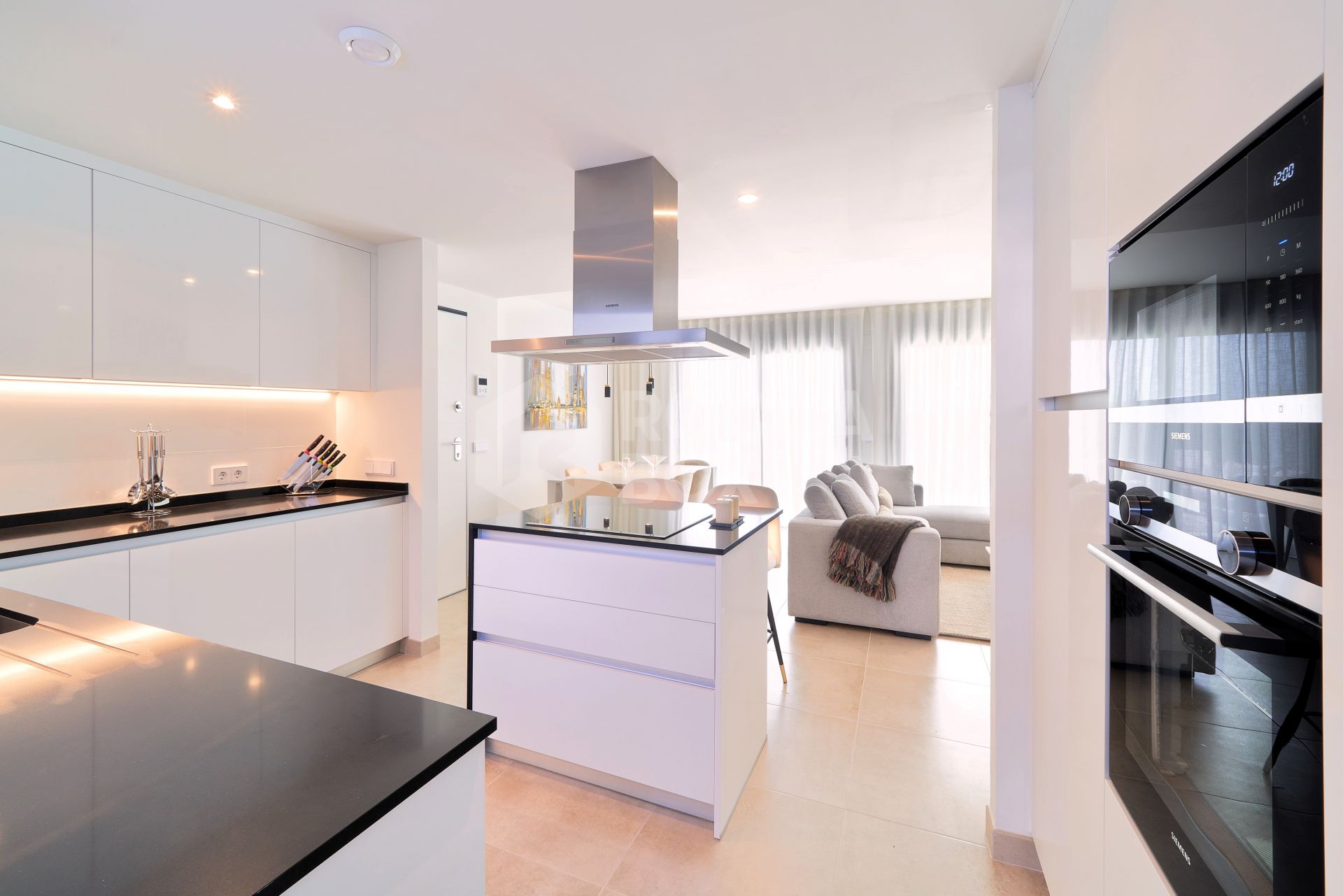 Key Ready new development of luxury apartments in a prime location next to Puerto Banús - Fully Furnished