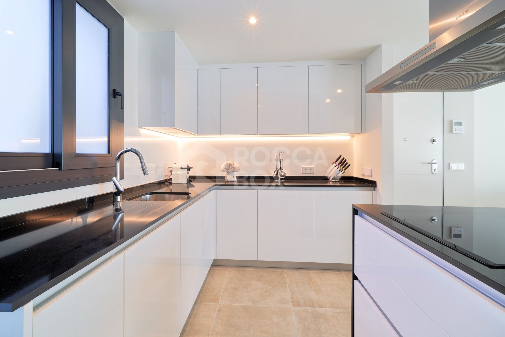 Key Ready new development of luxury apartments in a prime location next to Puerto Banús - Fully Furnished