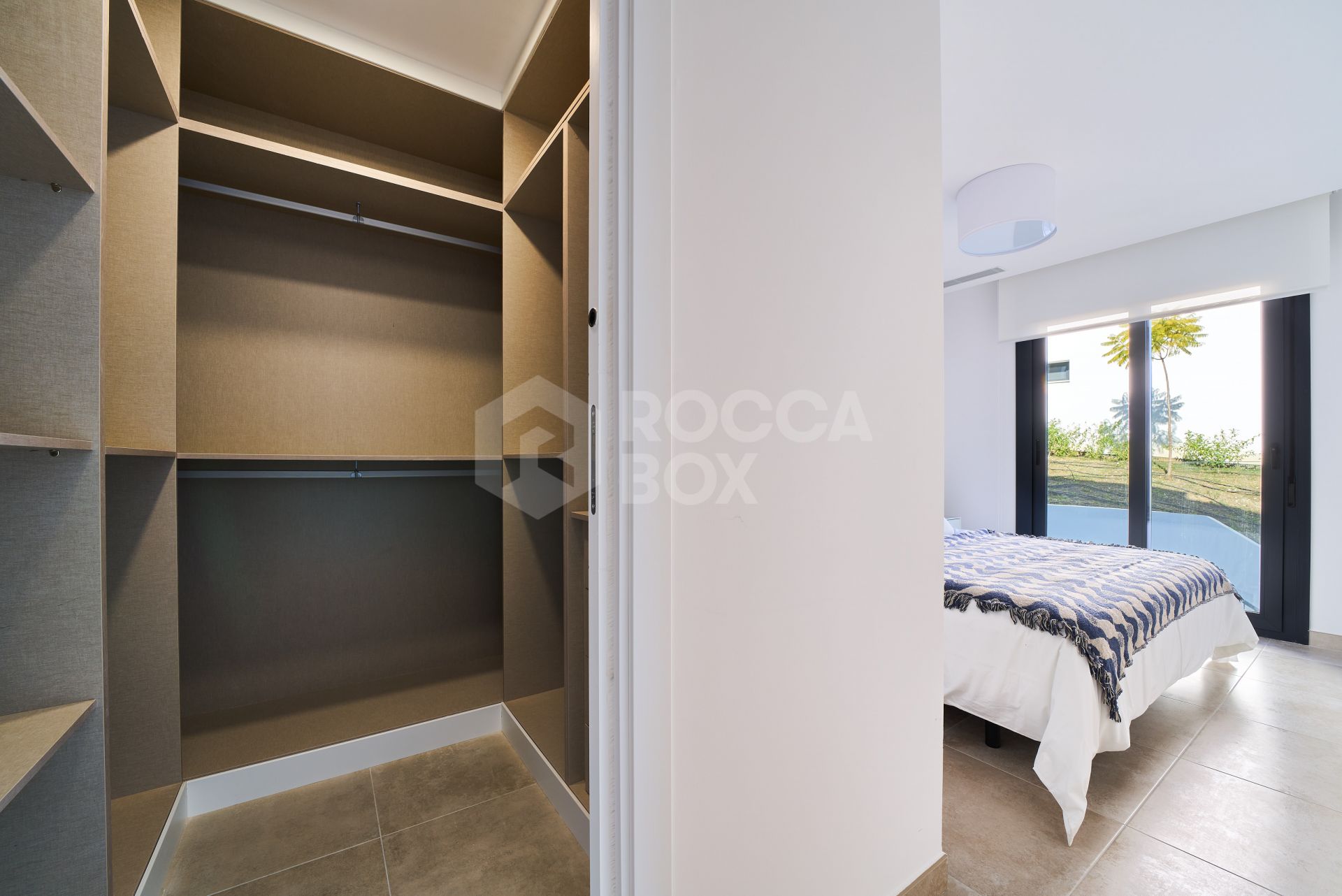 Key Ready new development of luxury apartments in a prime location next to Puerto Banús - Fully Furnished