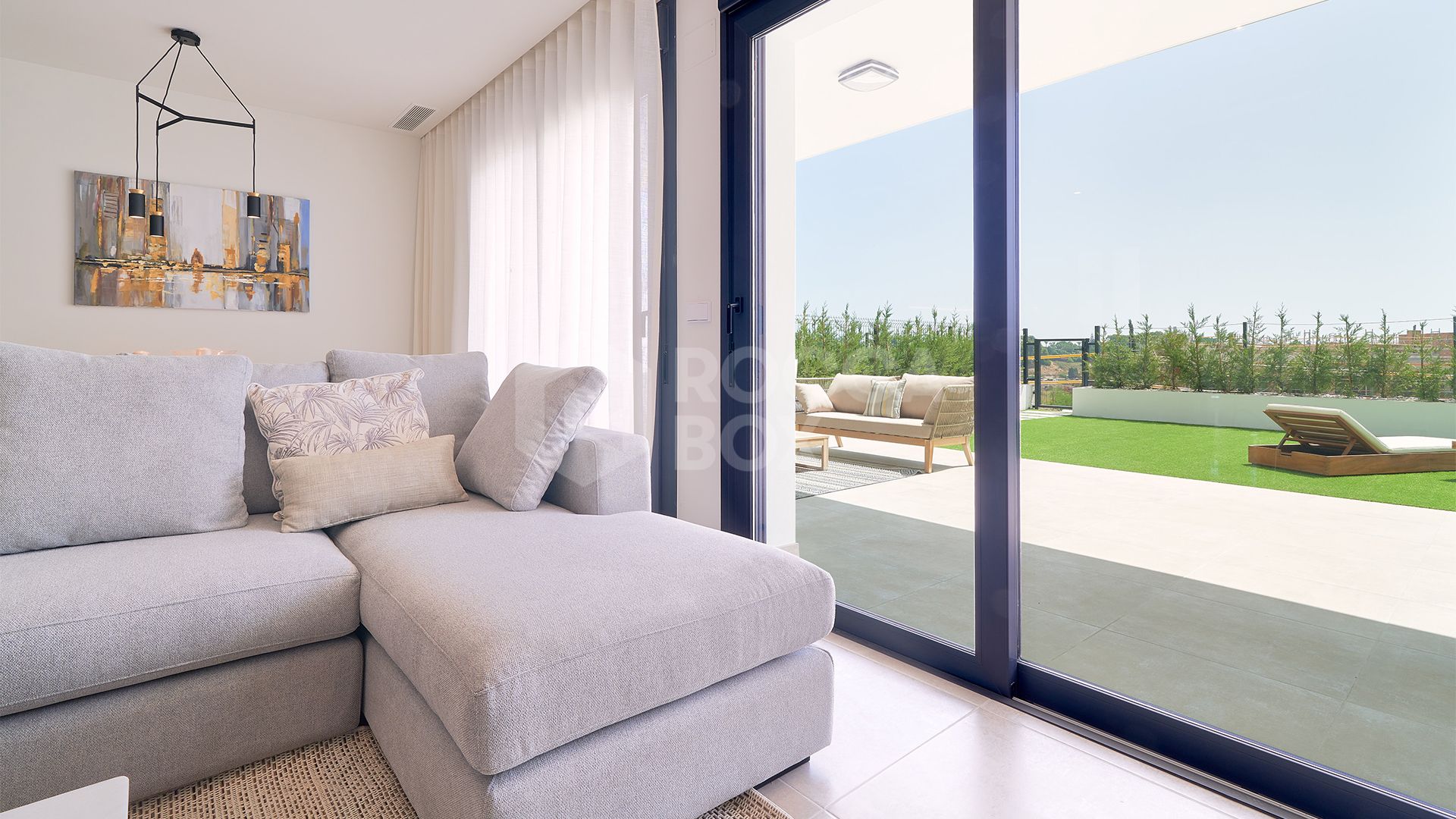 New development of luxury apartments in a prime location next to Puerto Banús