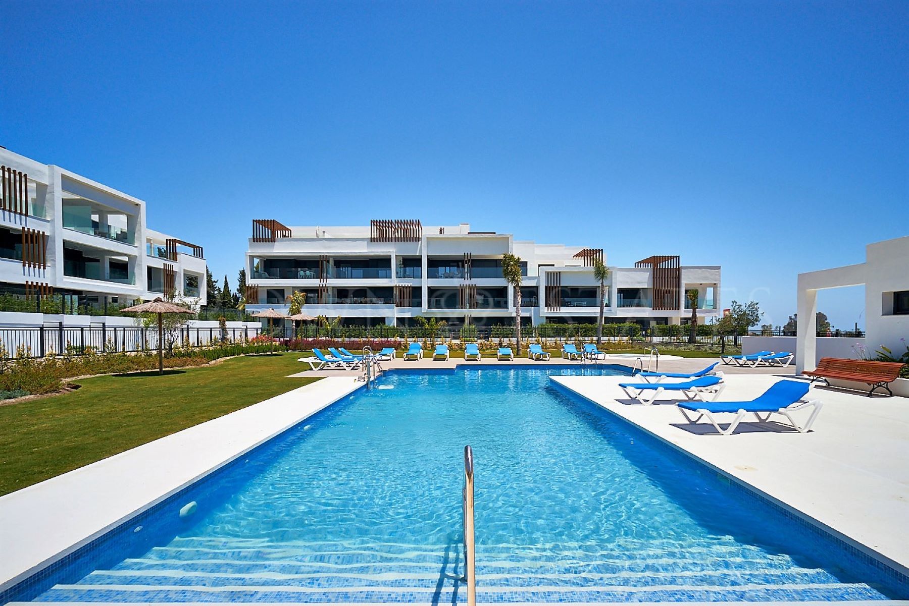 New key ready apartments with sea views, in walking distance to the beach and all amenities