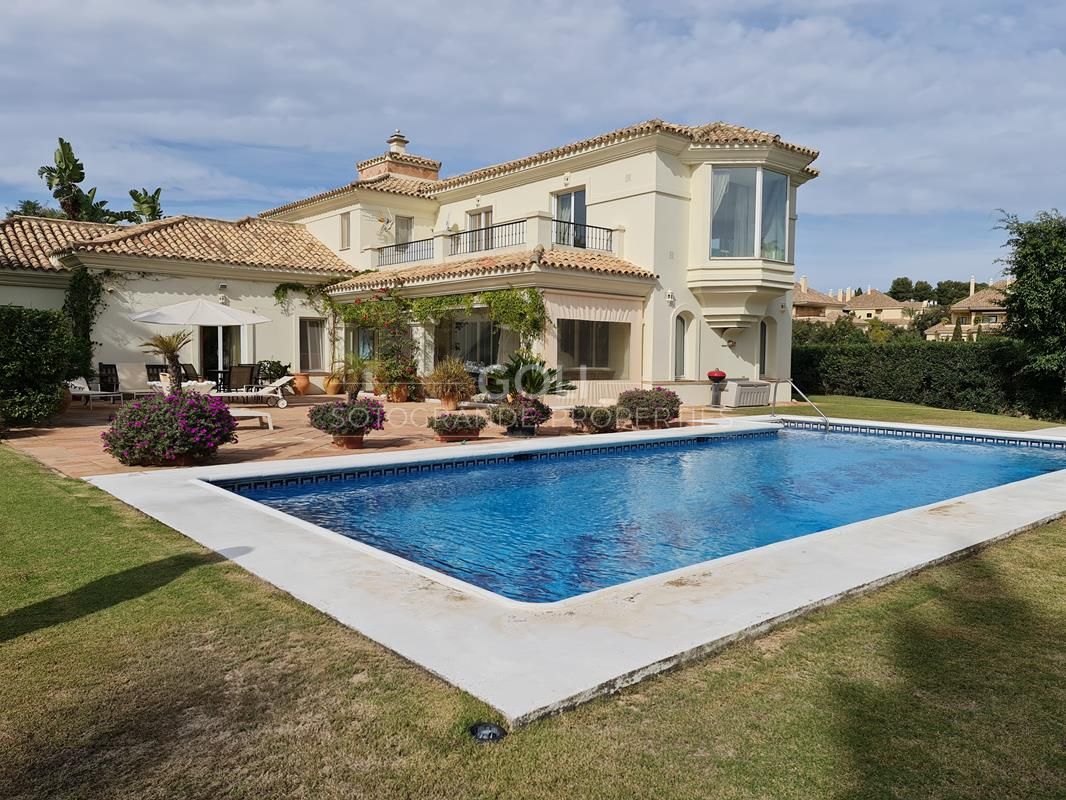 VILLA WITH THE LARGE GARDEN IN ZONE-F IN UPPER SOTOGRANDE
