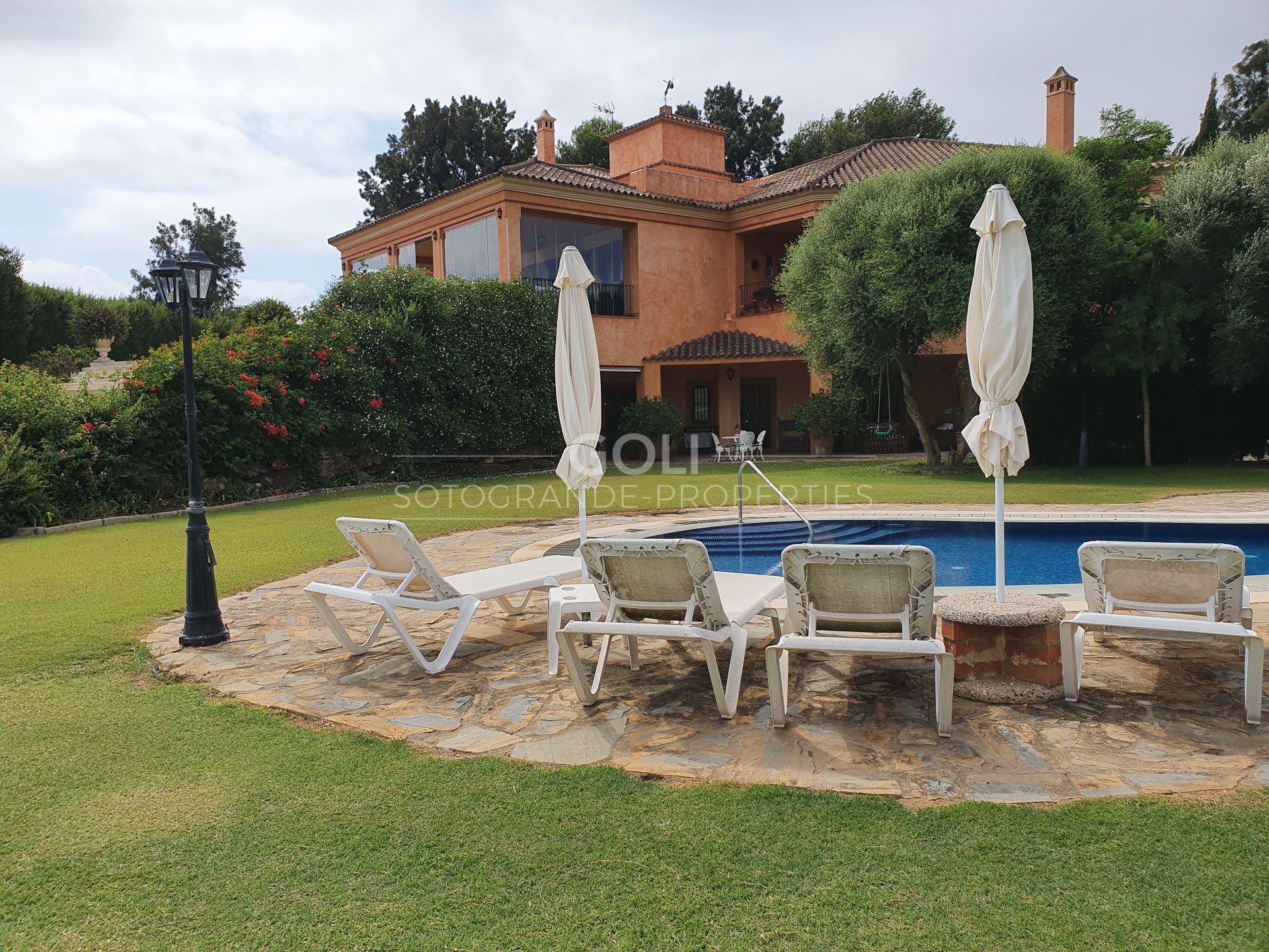 E Zone - A large property situated in Upper Sotogrande