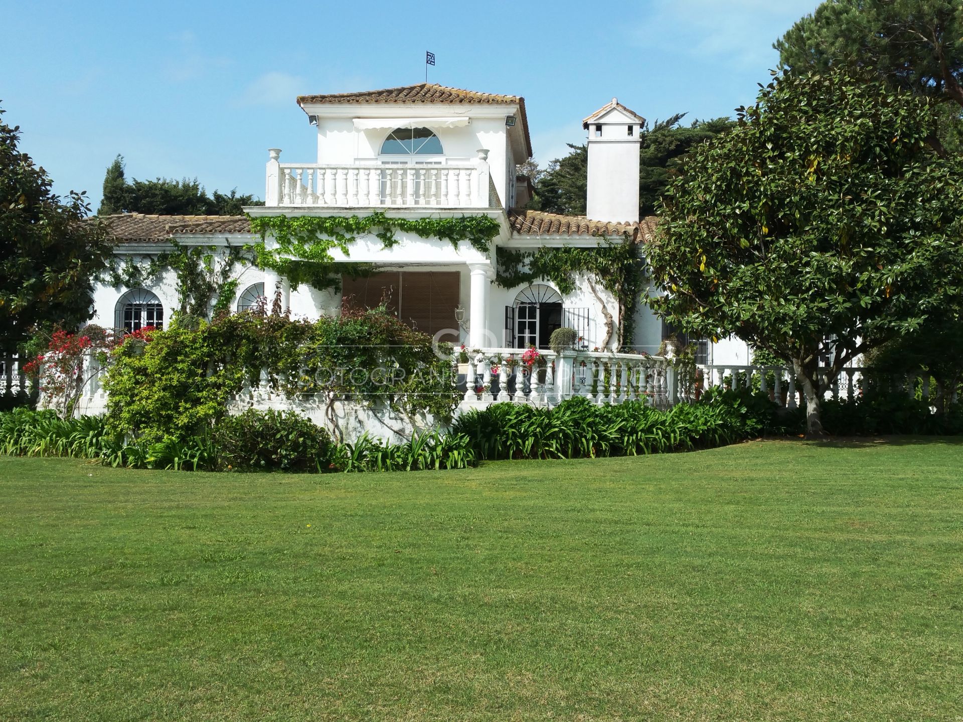 D Zone - Elegant and comfortable villa with spacious garden