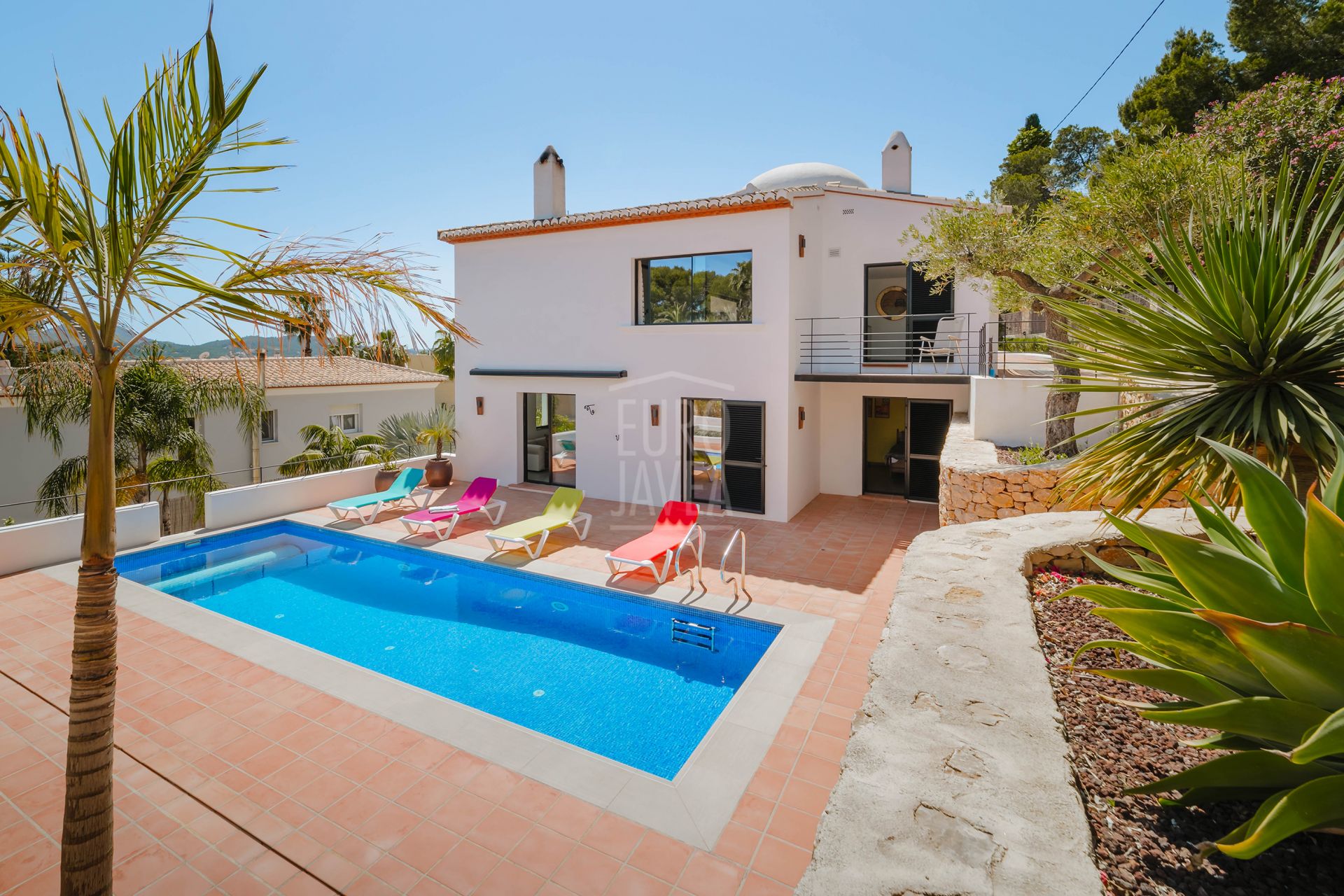 Exclusive villa for sale in Jávea with magnificent sea views walking distance to the port area