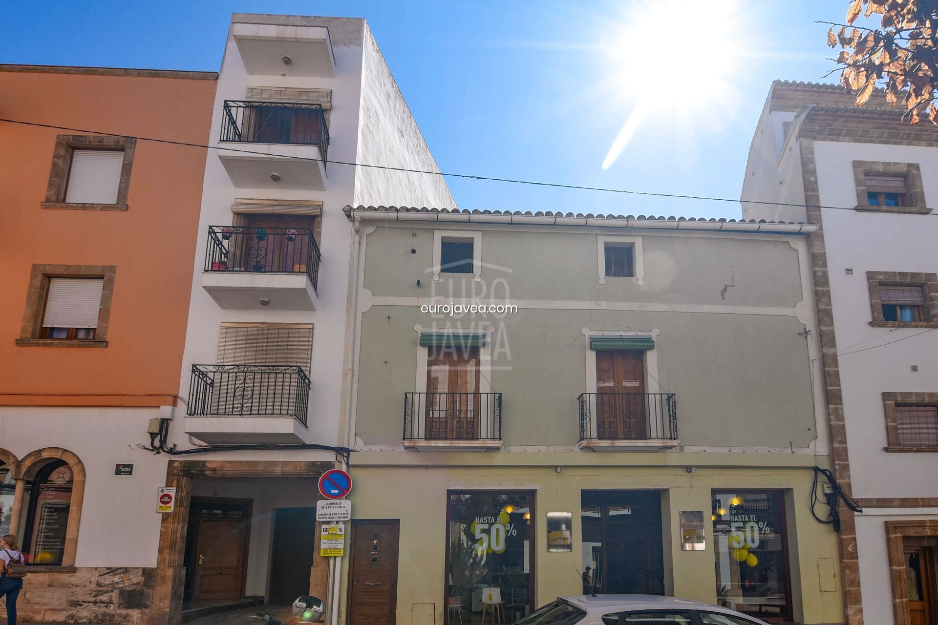 Charming Apartment for sale in Jávea , to renovate in the center of the old town .