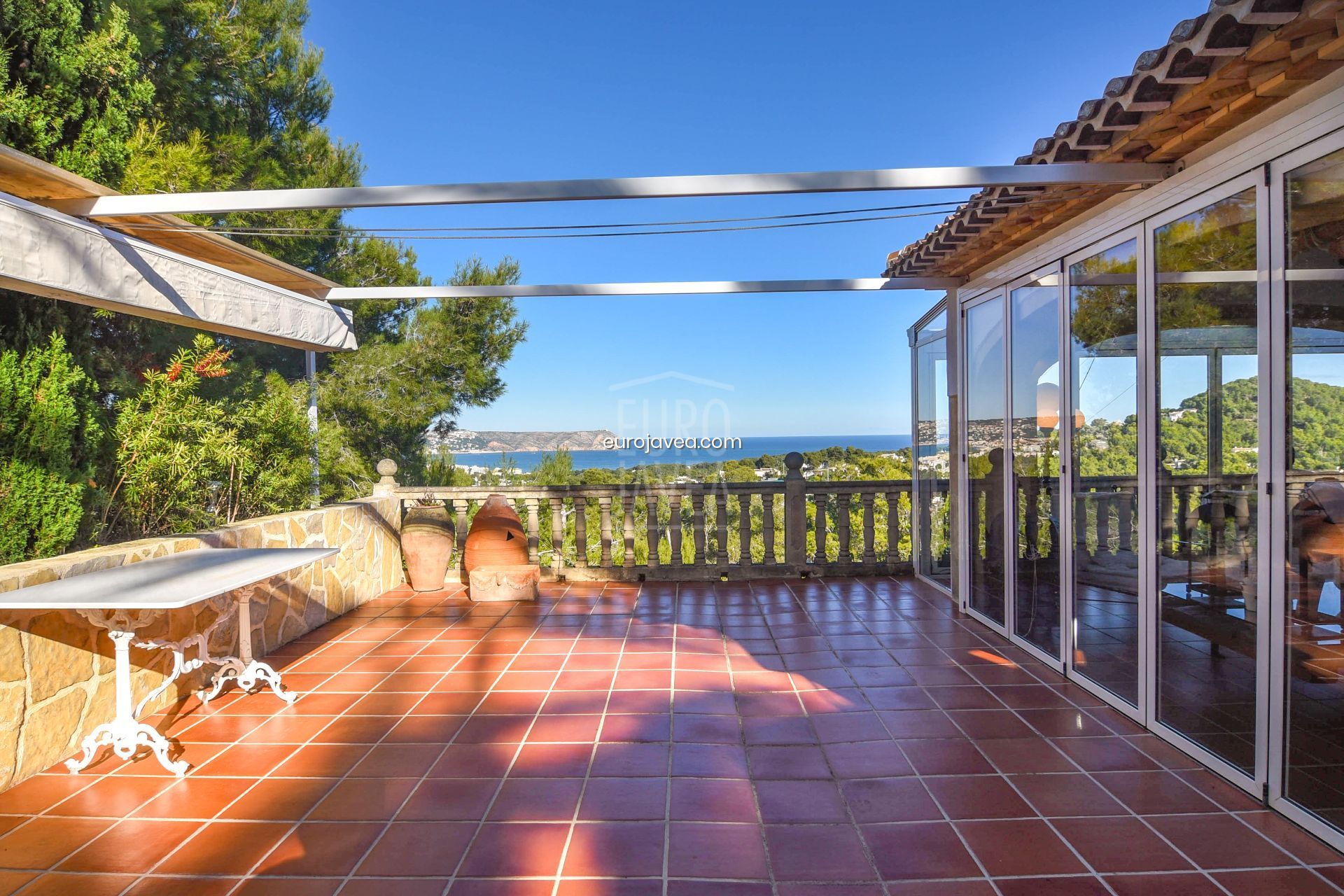 Villa for sale in Javea, with magnificent sea views and the Bay of Jávea