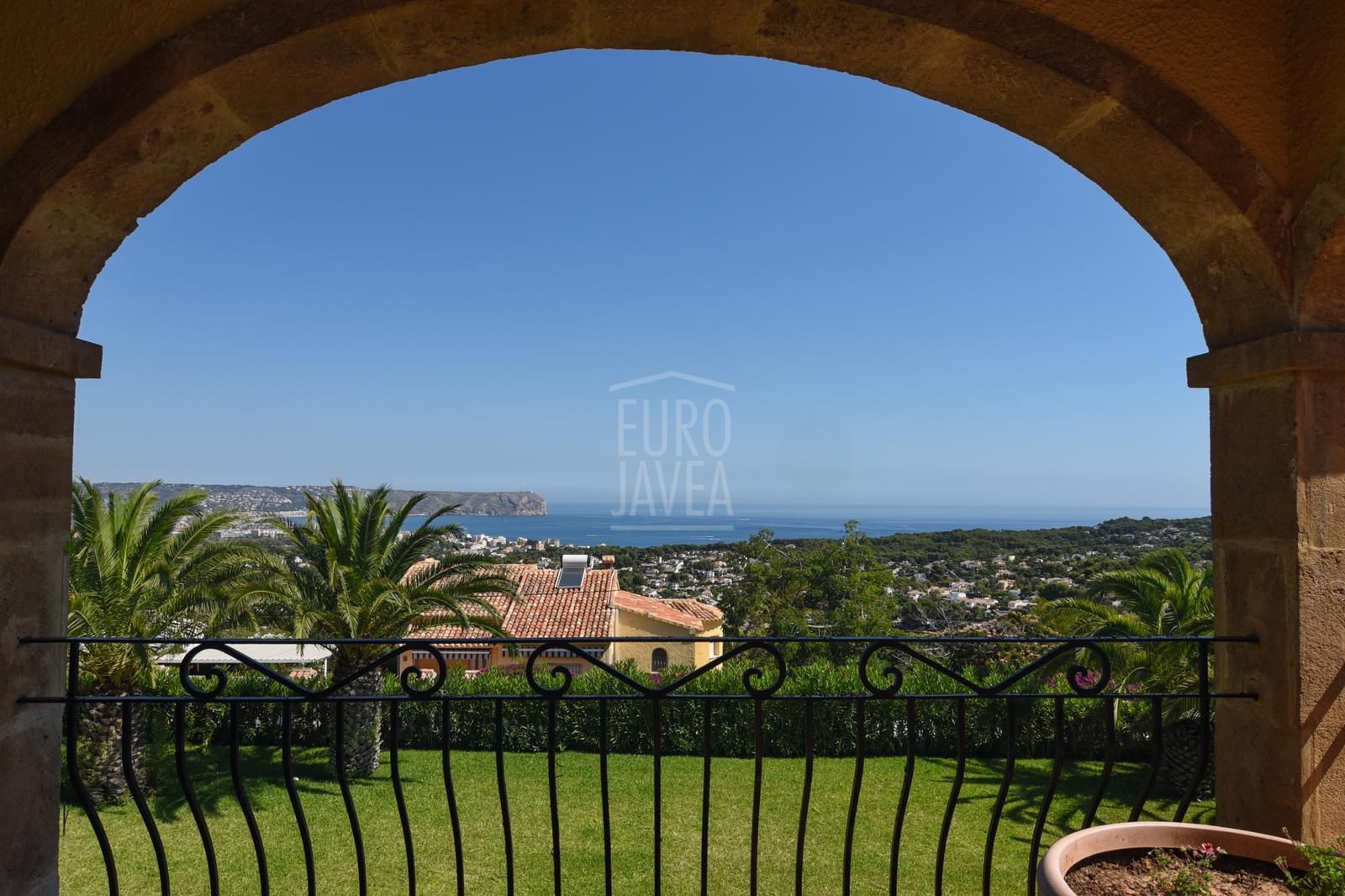 Villa for sale in Jávea in exclusive with open and sea views in a large plot