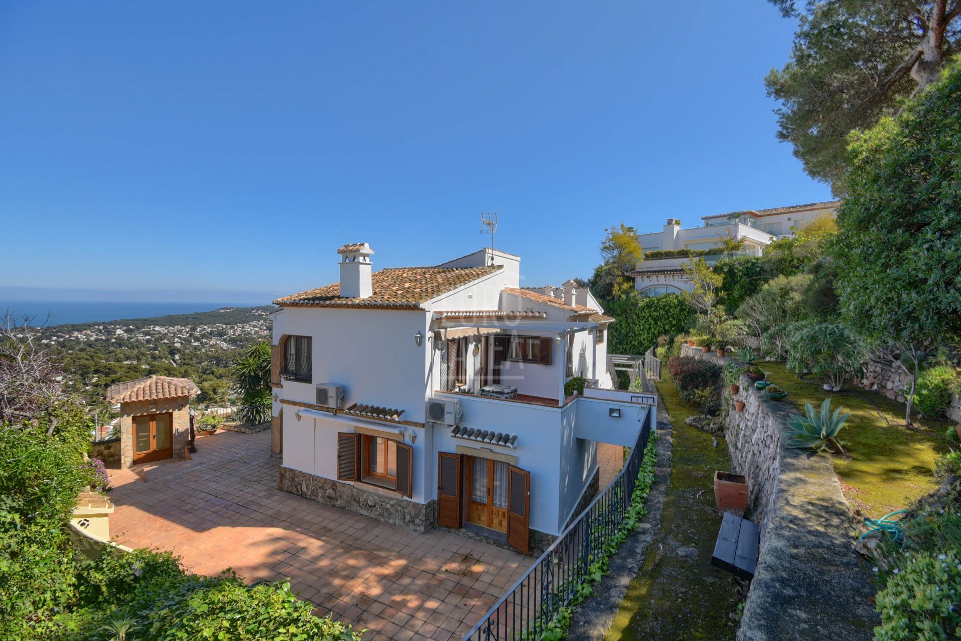 Magnificent traditional style villa with sea views, in the prestigious area of Tosalet