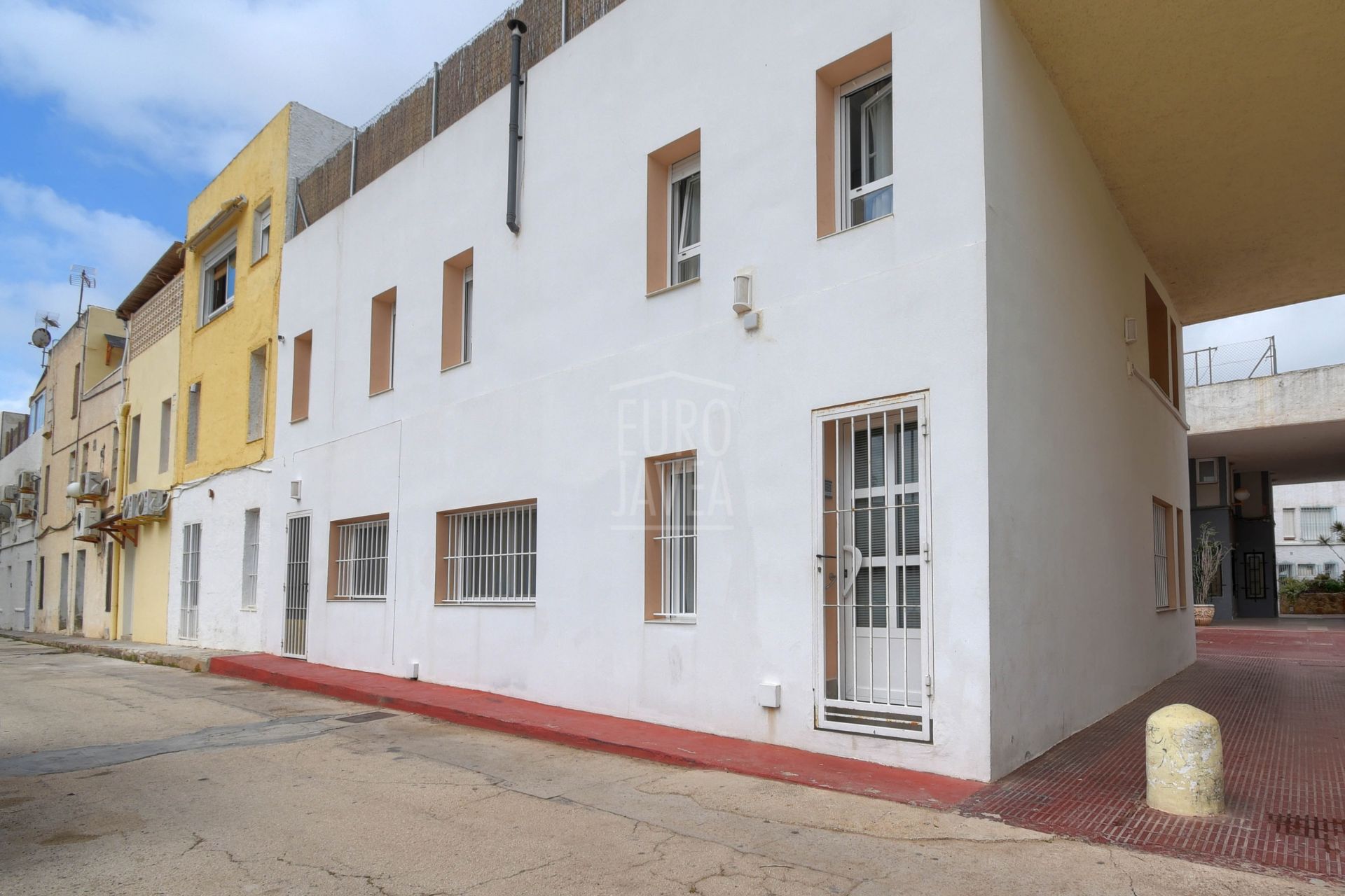 Building for sale on the Arenal beach in Jávea with a tourist license