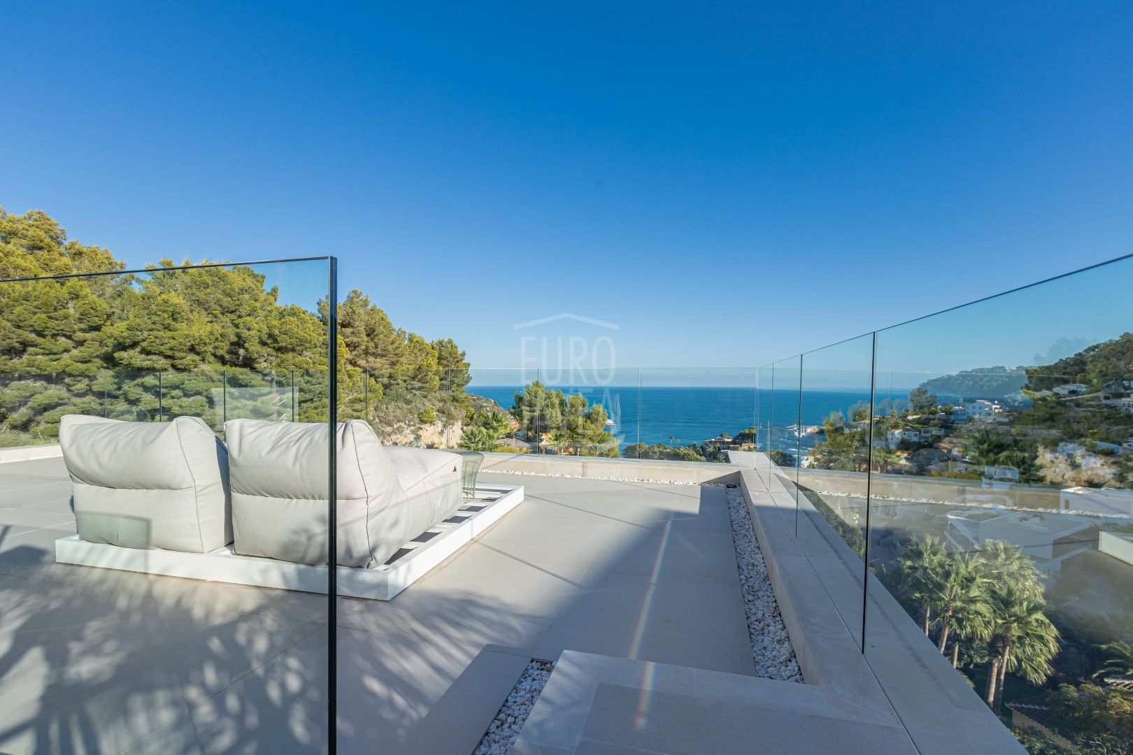 Modern villa for sale in the Balcon al mar area in Jávea, with exceptional sea views