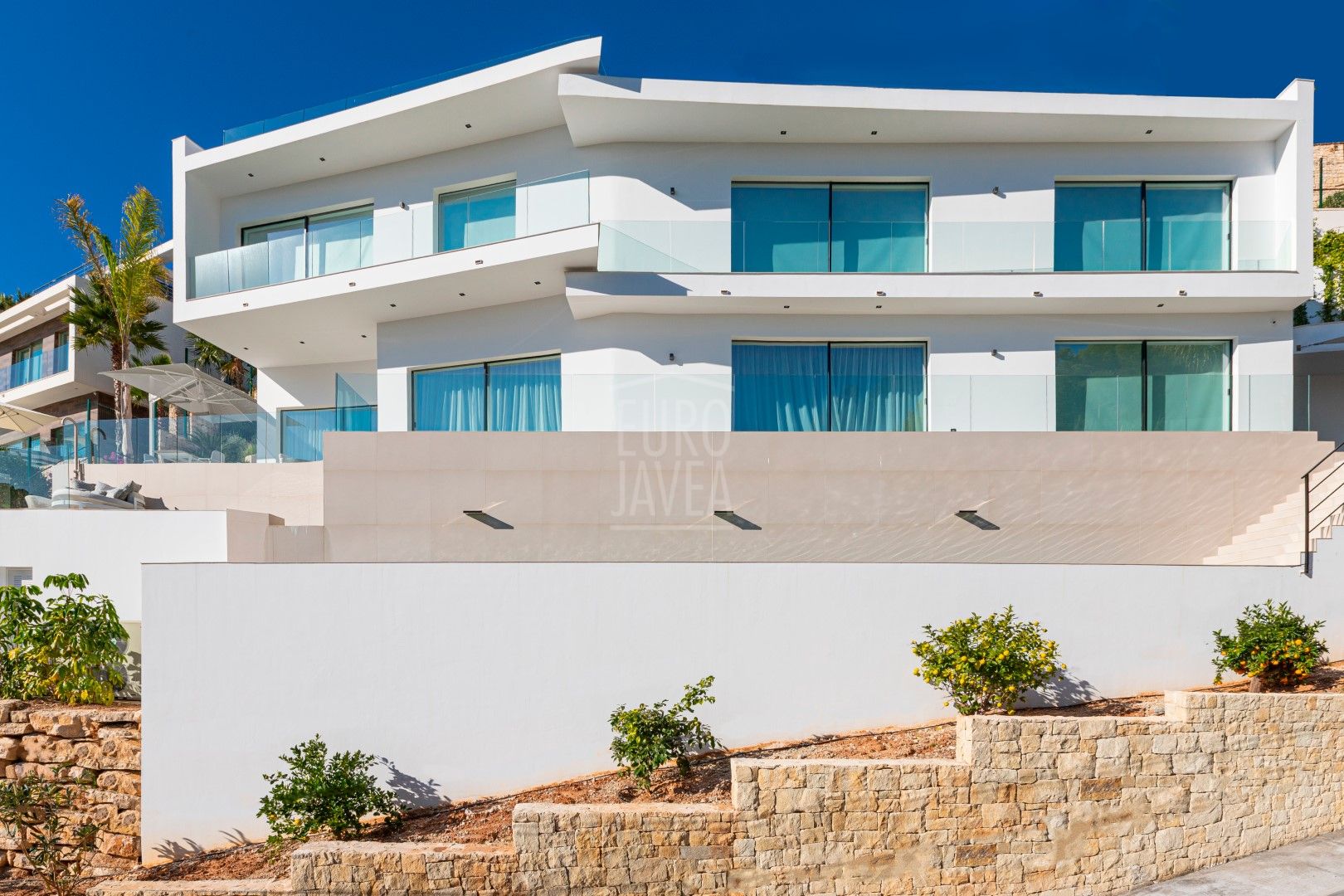 Modern villa for sale in the Balcon al mar area in Jávea, with exceptional sea views
