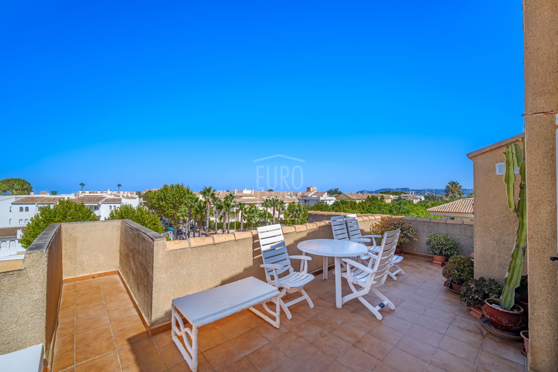 Penthouse for sale exclusively with Eurojavea close to the port of Jávea.