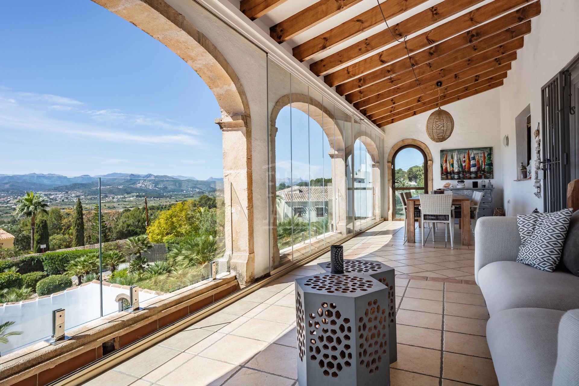 Villa for sale exclusively in the Montgó area, with spectacular views of the valley