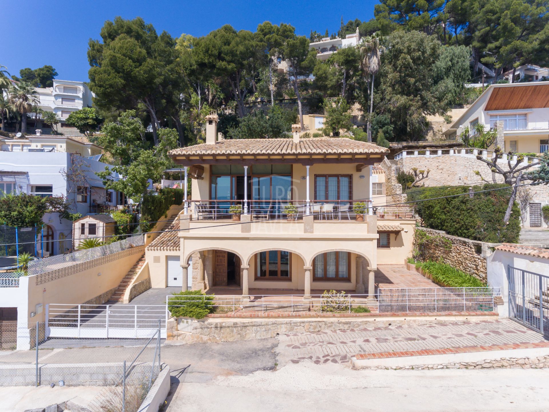 Villa for sale in the area of the Port of Jávea, with spectacular views of the sea and the Yacht Club