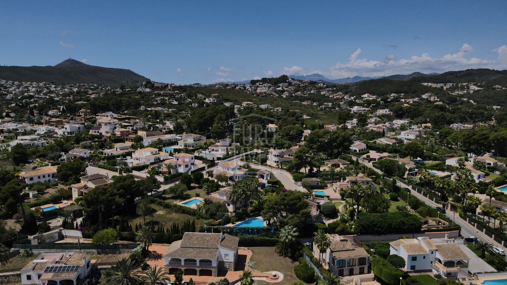 Set of 5 villas with sea views for sale in Jávea, in the Adsubia area. Ideal as a tourist or residential complex