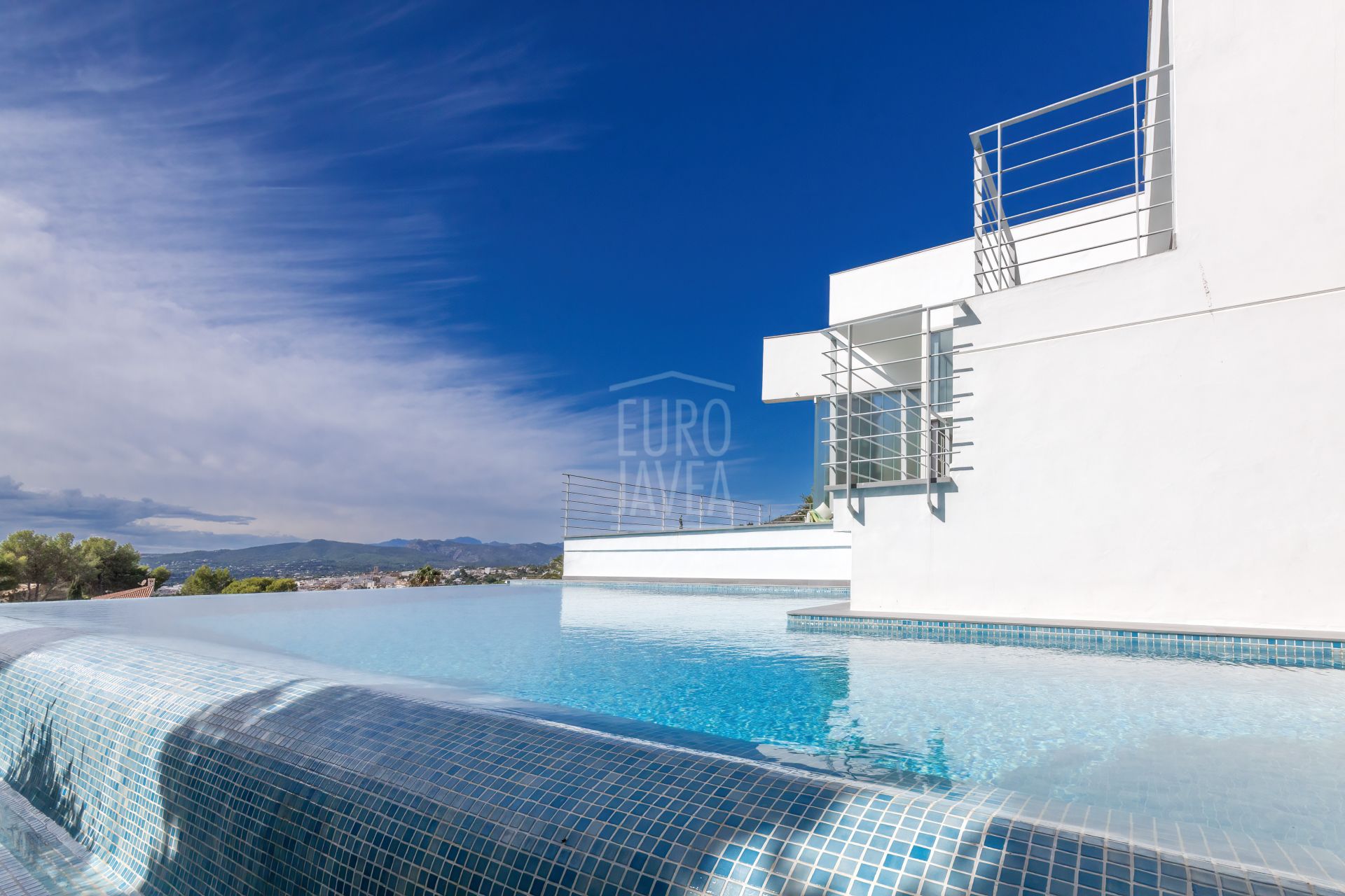 Villa for sale exclusively with Eurojavea in the area of La Corona, with exceptional open views of the sea